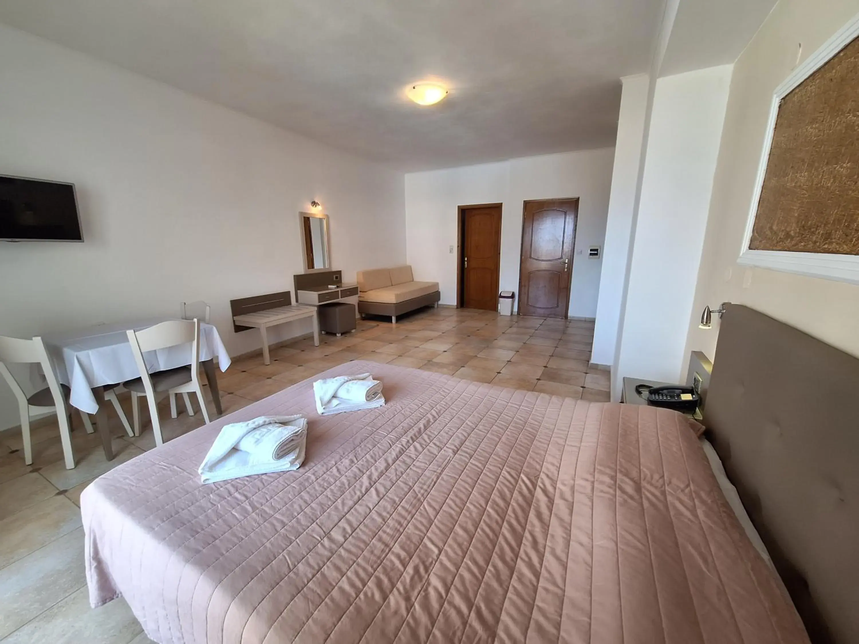 Studio with Pool View in Perla Beach Studio with Pool View in Perla Beach