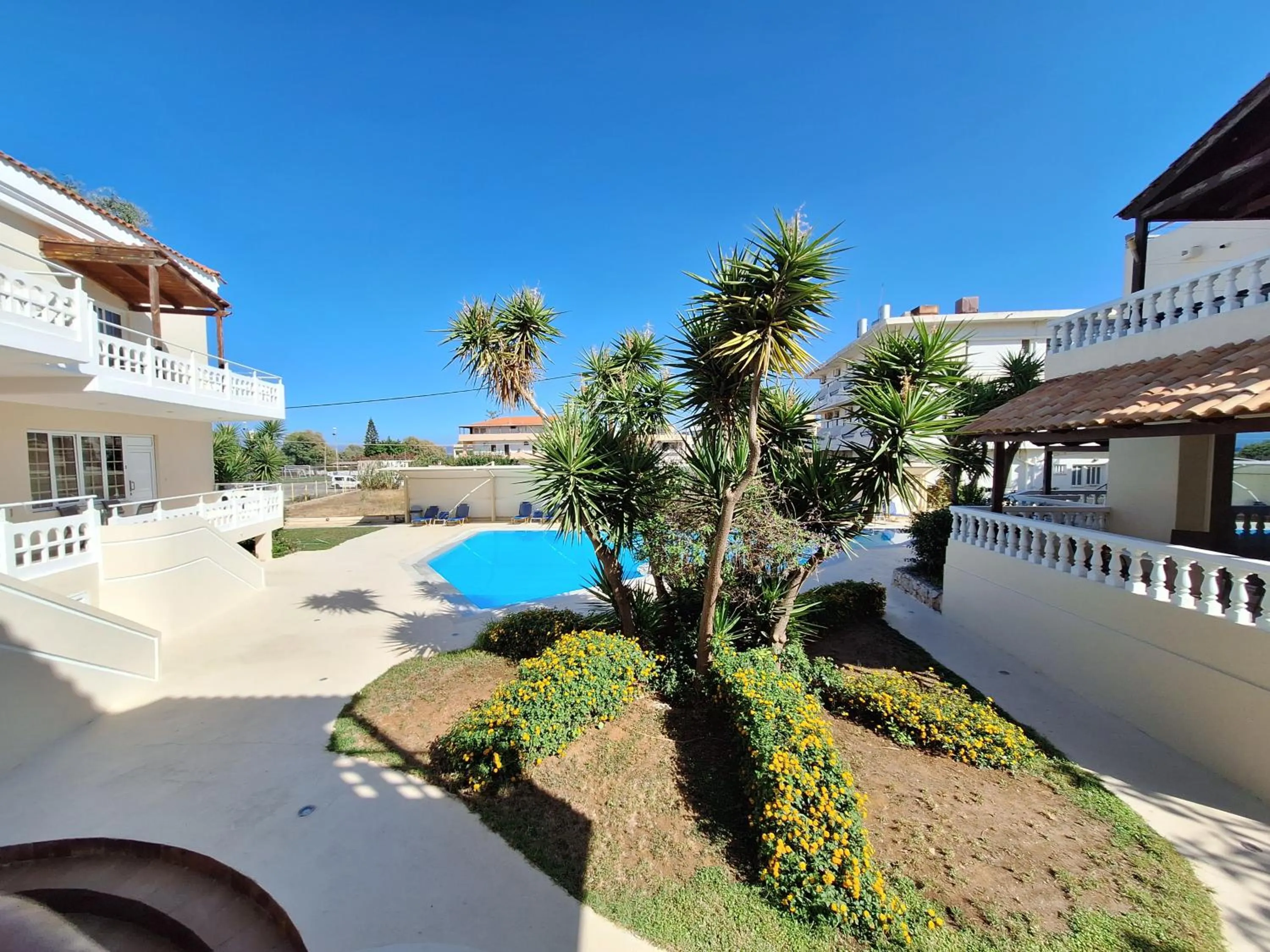 Swimming pool in Perla Beach