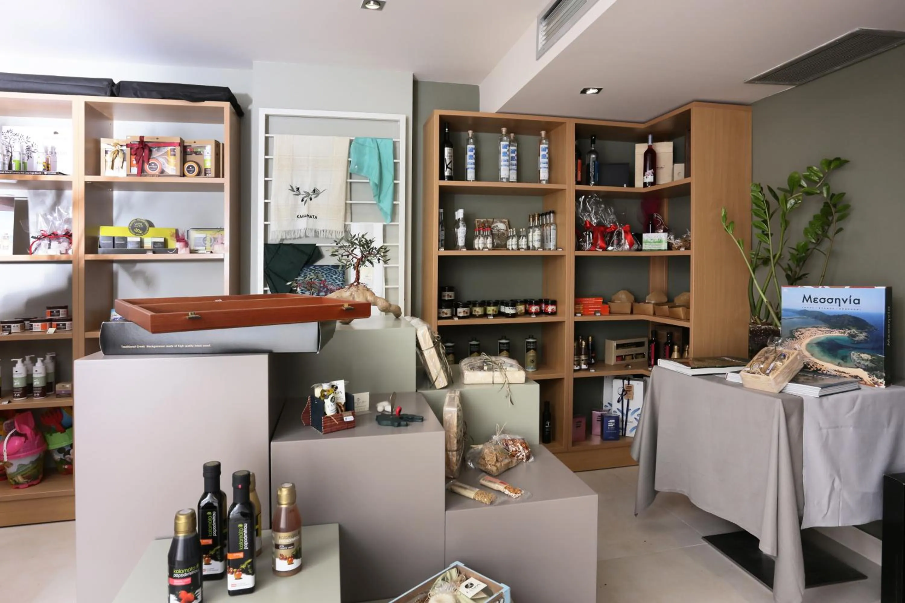 On-site shops in Elite City Resort