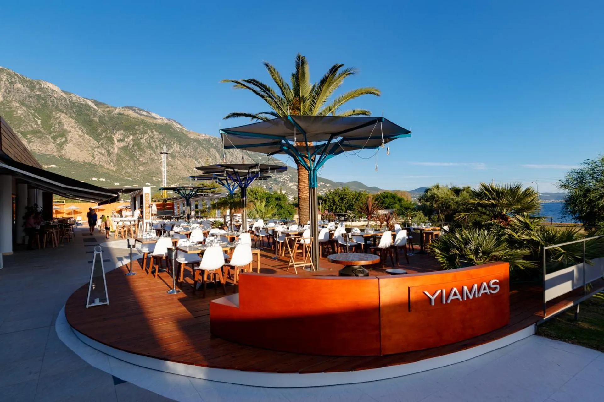 Restaurant/places to eat in Elite City Resort