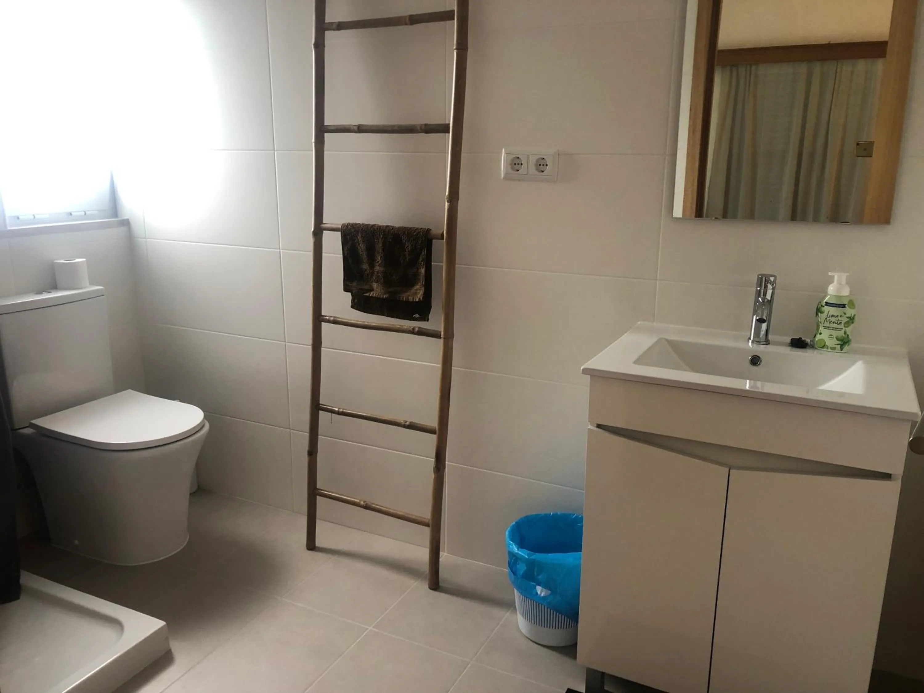 Toilet in AZORES HOLIDAYS HOUSE -B&B - Suites - Self Check-in KEYBOARD