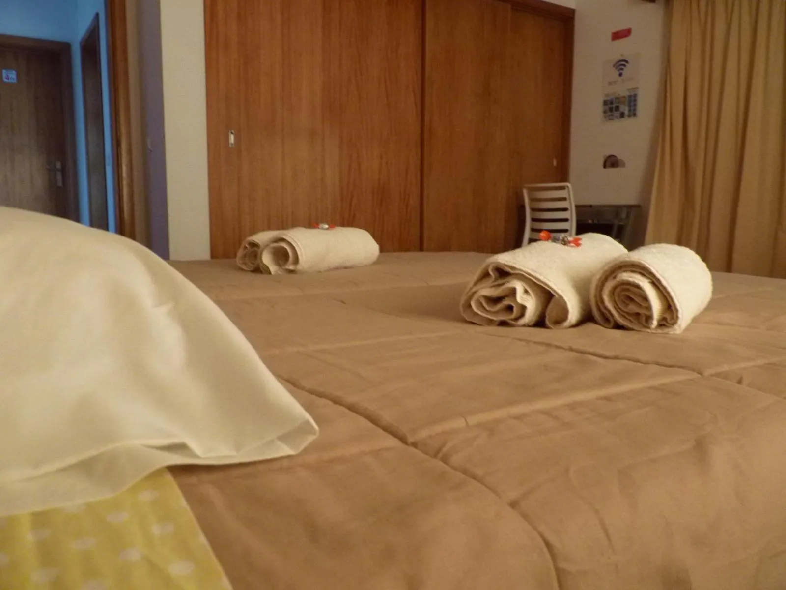 Bed in AZORES HOLIDAYS HOUSE -B&B - Suites - Self Check-in KEYBOARD