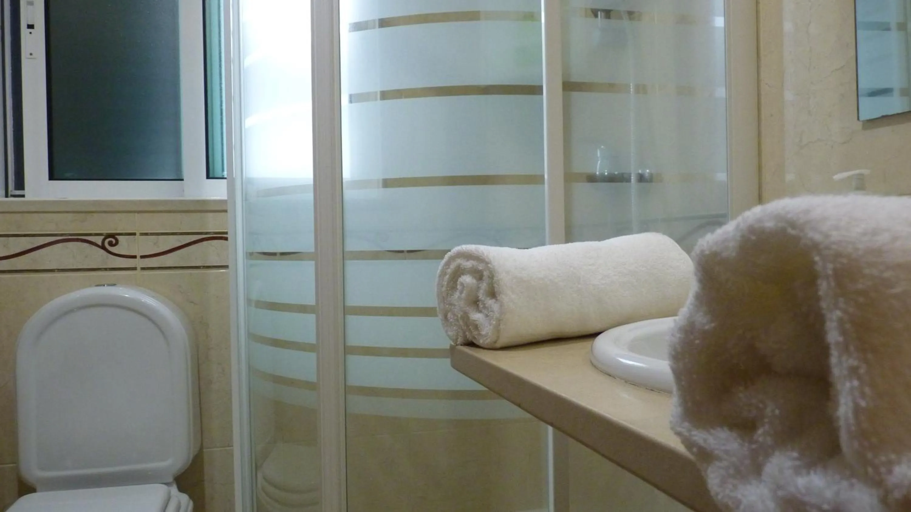 Toilet in AZORES HOLIDAYS HOUSE -B&B - Suites - Self Check-in KEYBOARD