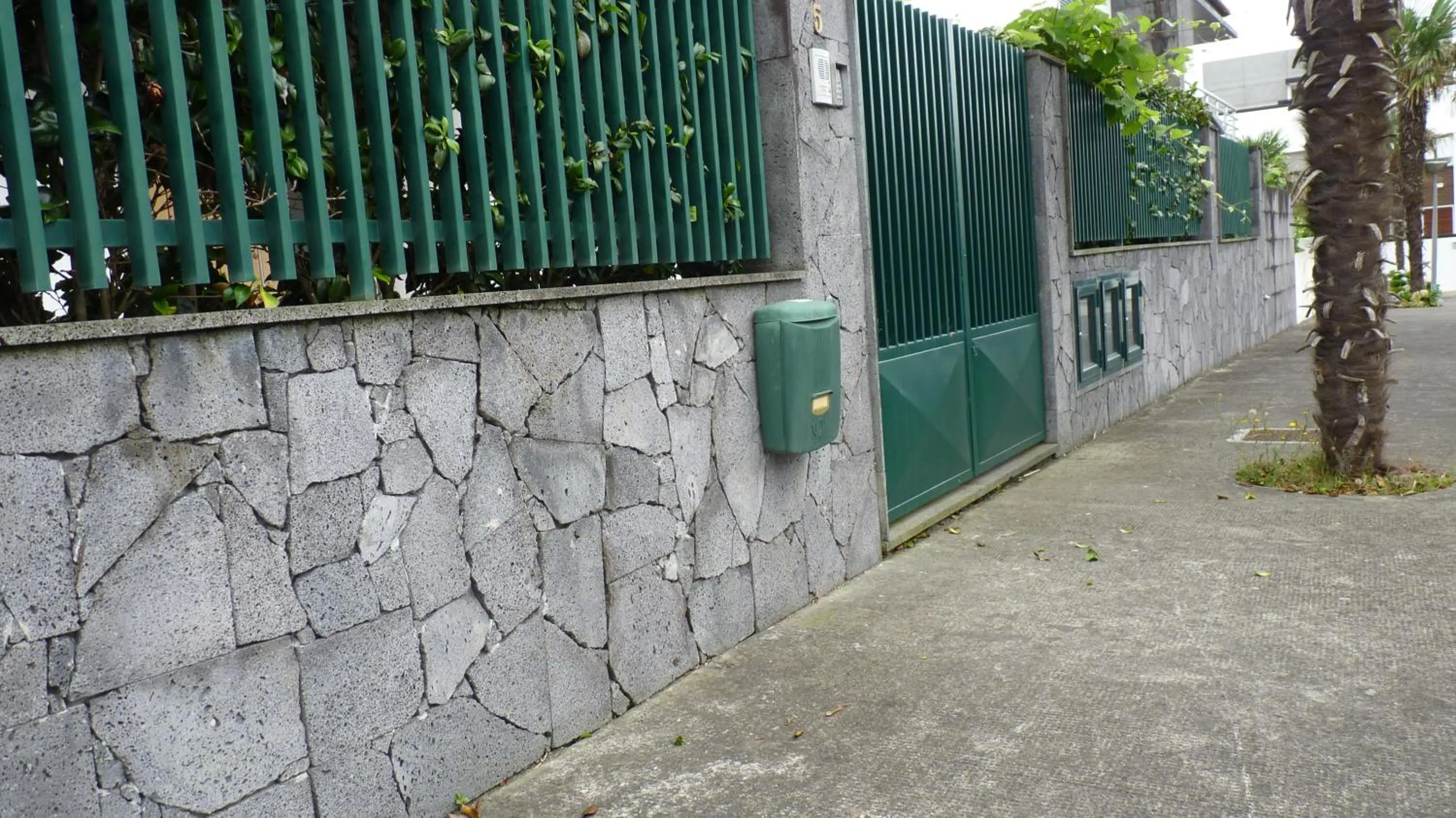 Facade/entrance in AZORES HOLIDAYS HOUSE -B&B - Suites - Self Check-in KEYBOARD