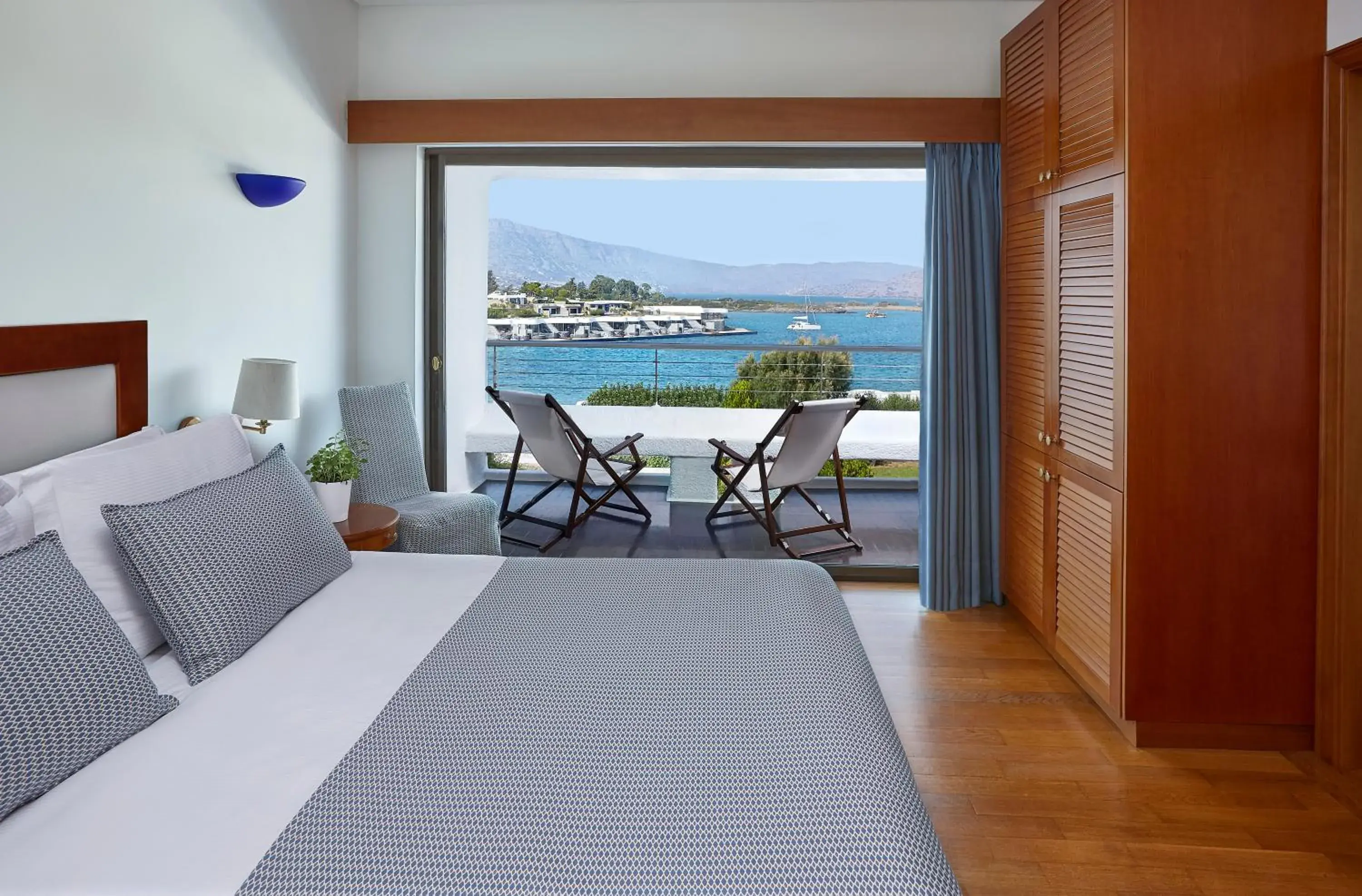 Deluxe Hotel / Bungalow Suite Sea View in Elounda Beach Hotel & Villas, a Member of the Leading Hotels of the World Deluxe Hotel / Bungalow Suite Sea View in Elounda Beach Hotel & Villas, a Member of the Leading Hotels of the World