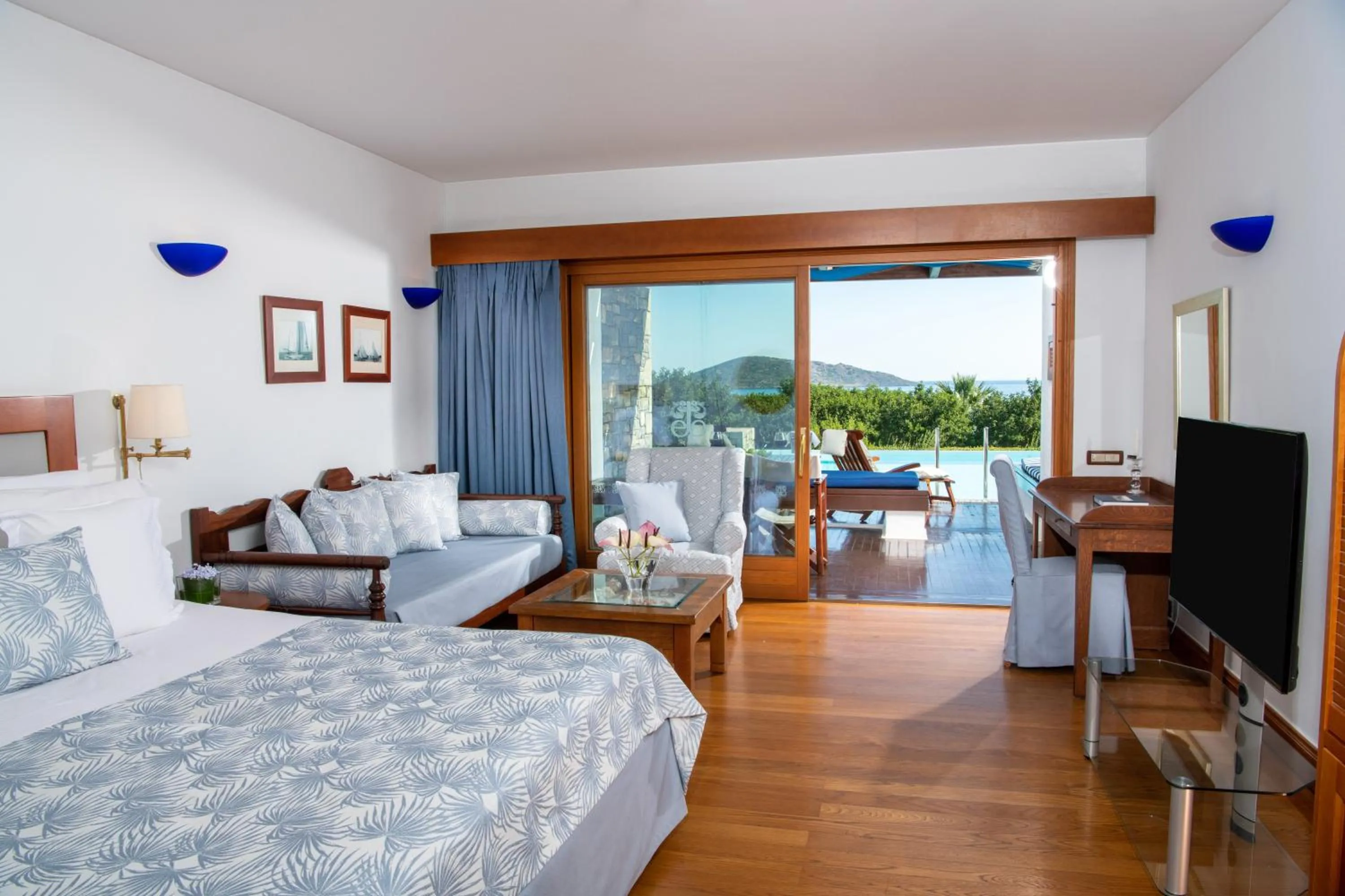 Seating area, Bed in Elounda Beach Hotel & Villas, a Member of the Leading Hotels of the World
