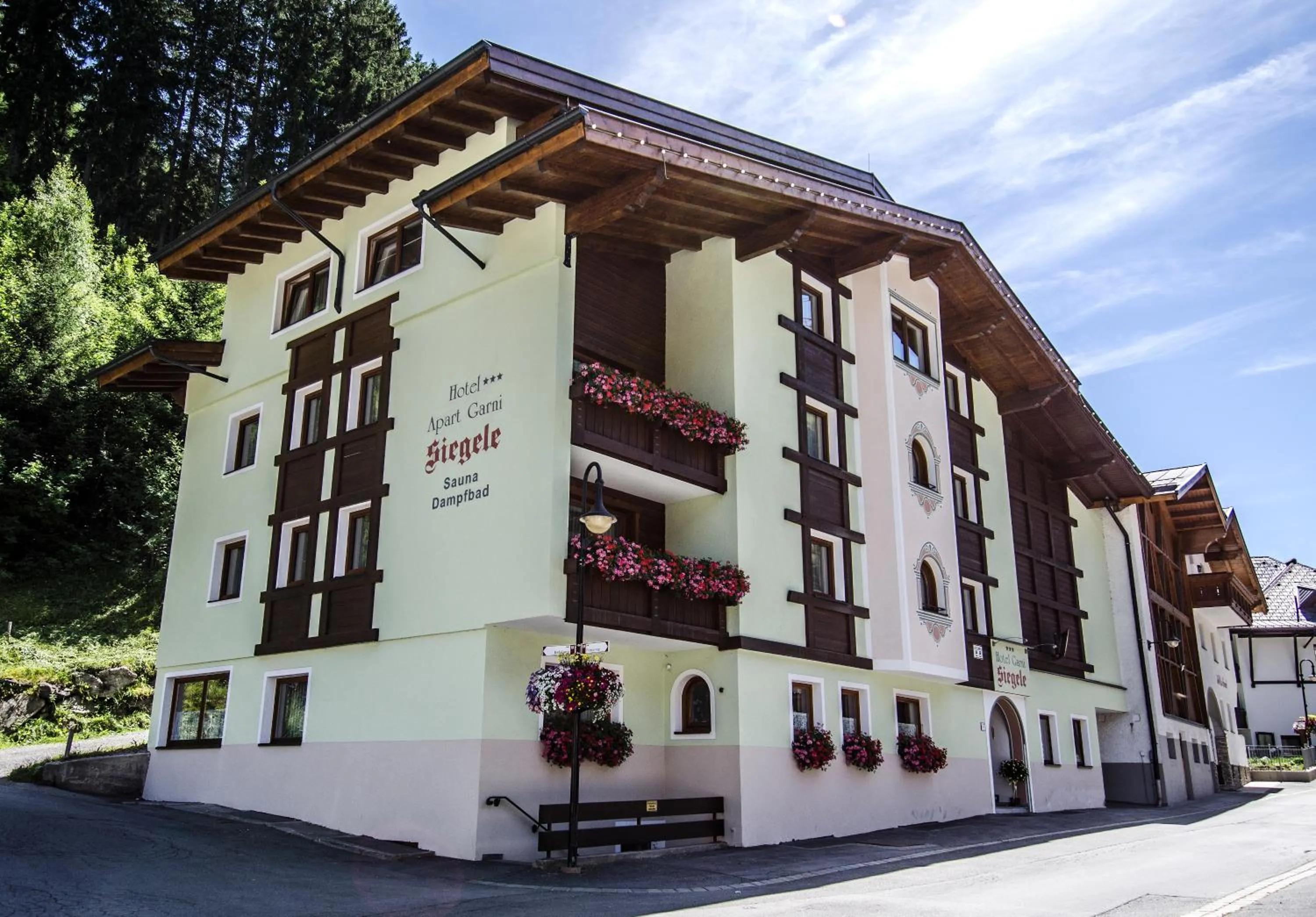 Facade/entrance in Hotel Garni Siegele - inklusive Silvretta-Card PREMIUM