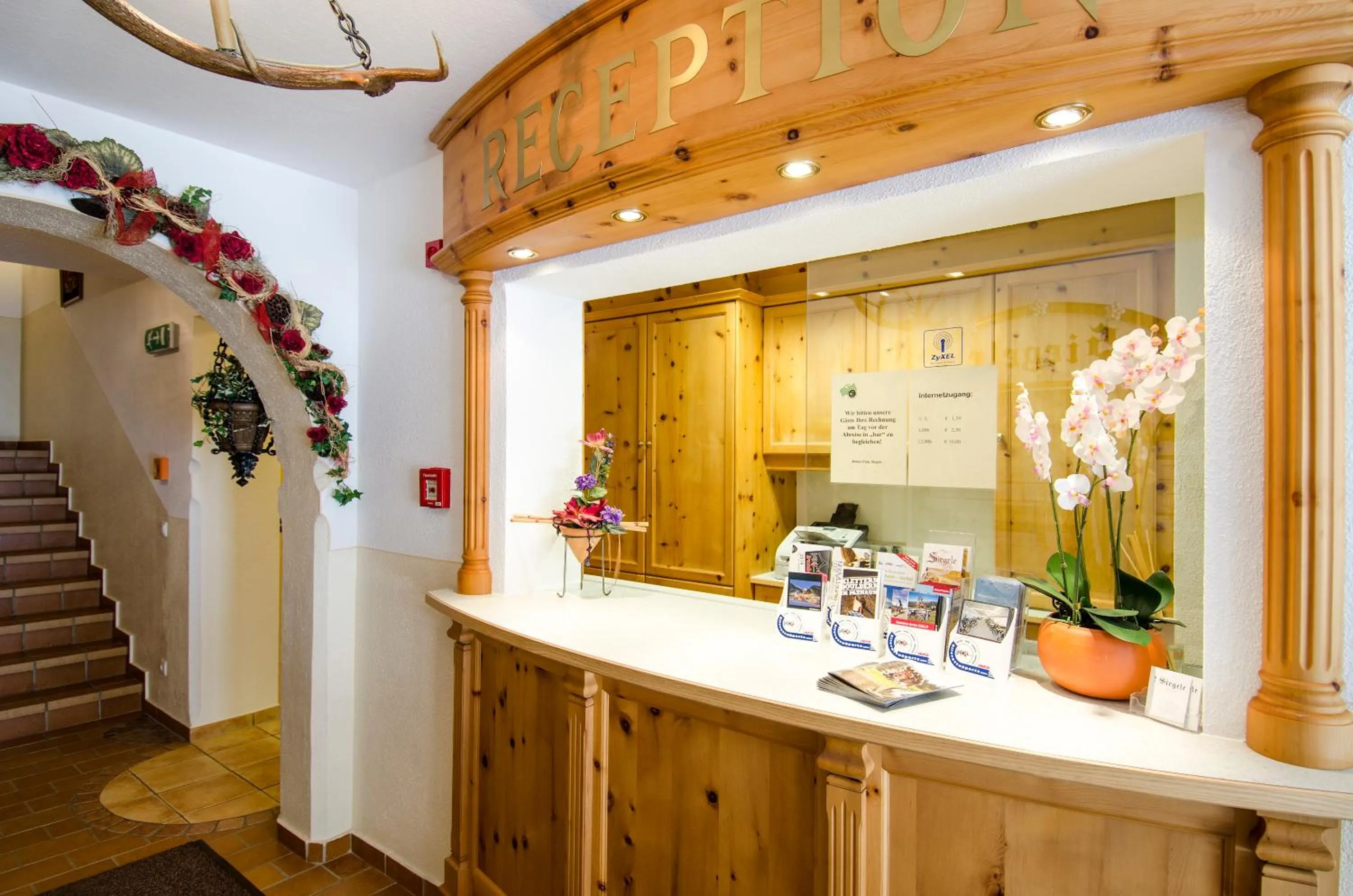 Lobby or reception in Hotel Garni Siegele - inklusive Silvretta-Card PREMIUM