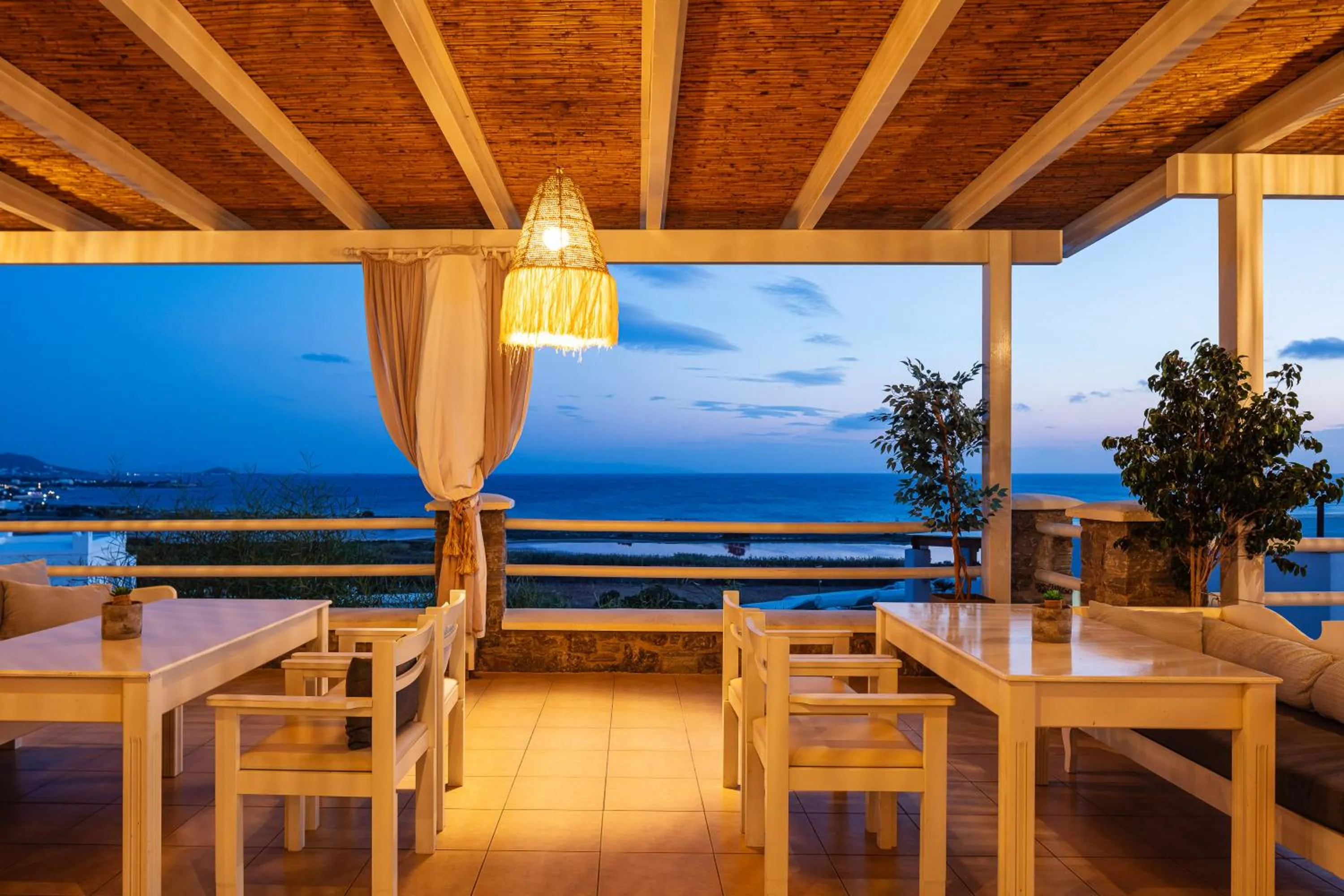 Restaurant/places to eat in Kavuras Village Hotel & Suites