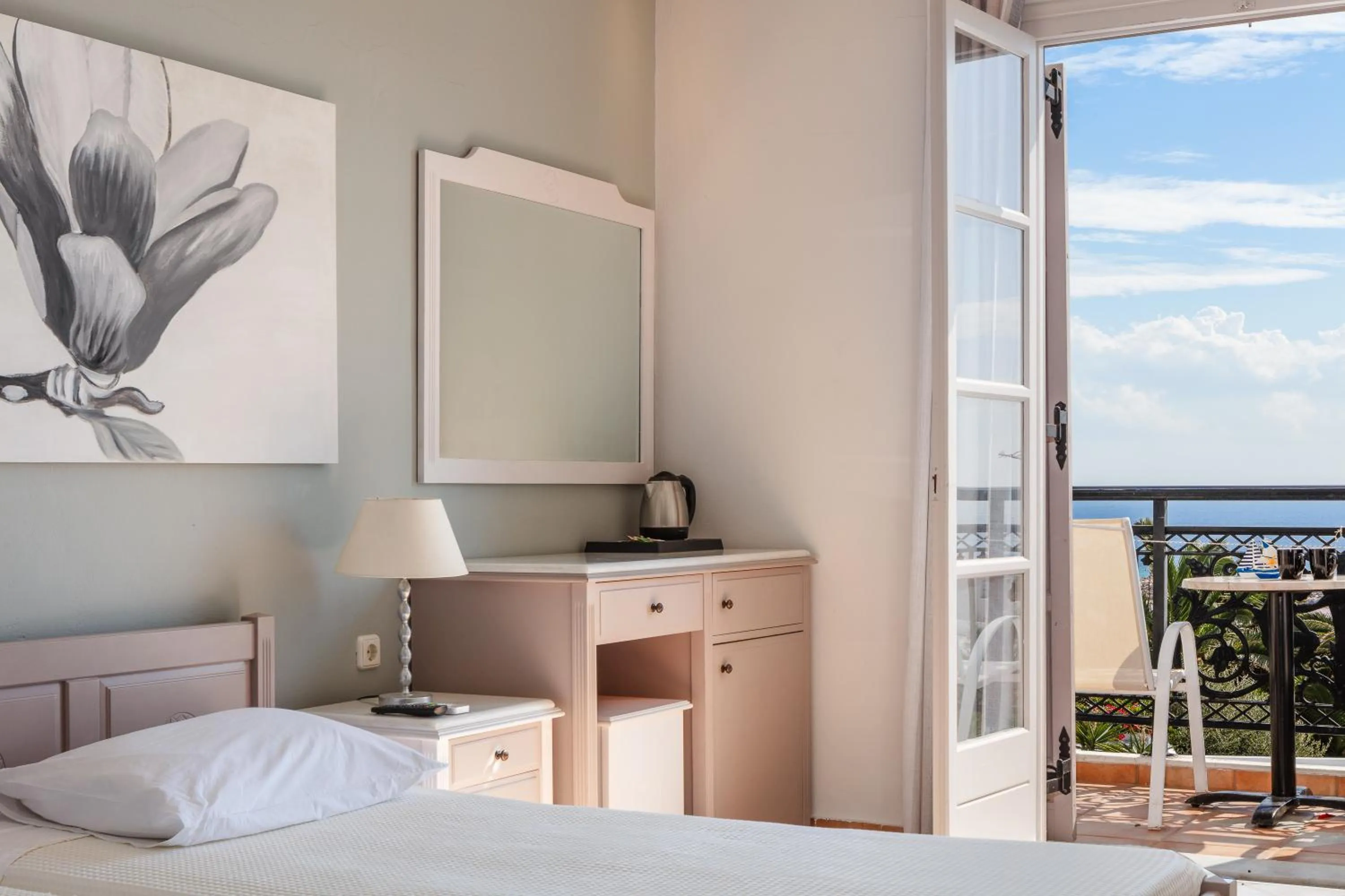 View (from property/room), Bed in Kavuras Village Hotel & Suites