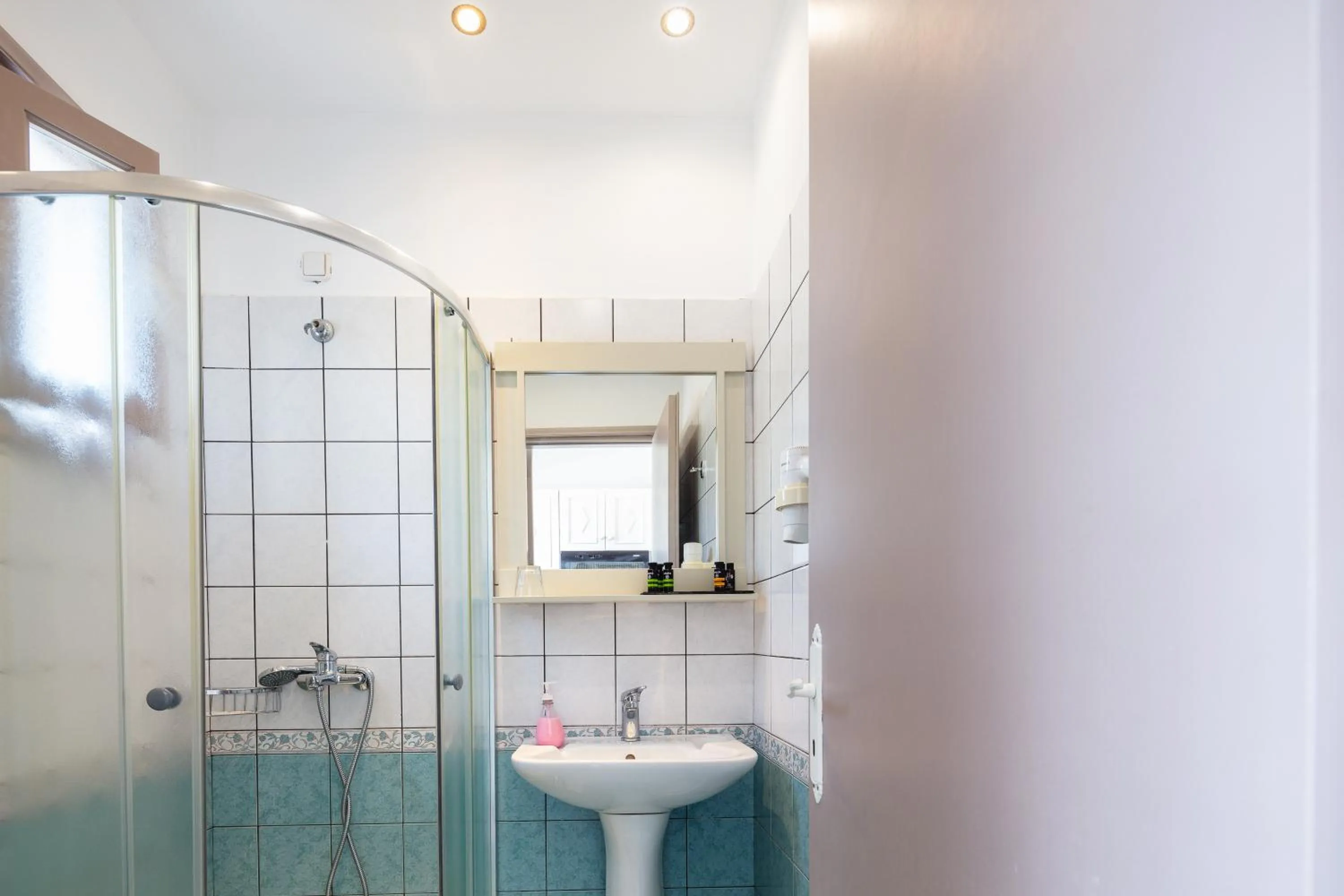 Shower in Kavuras Village Hotel & Suites