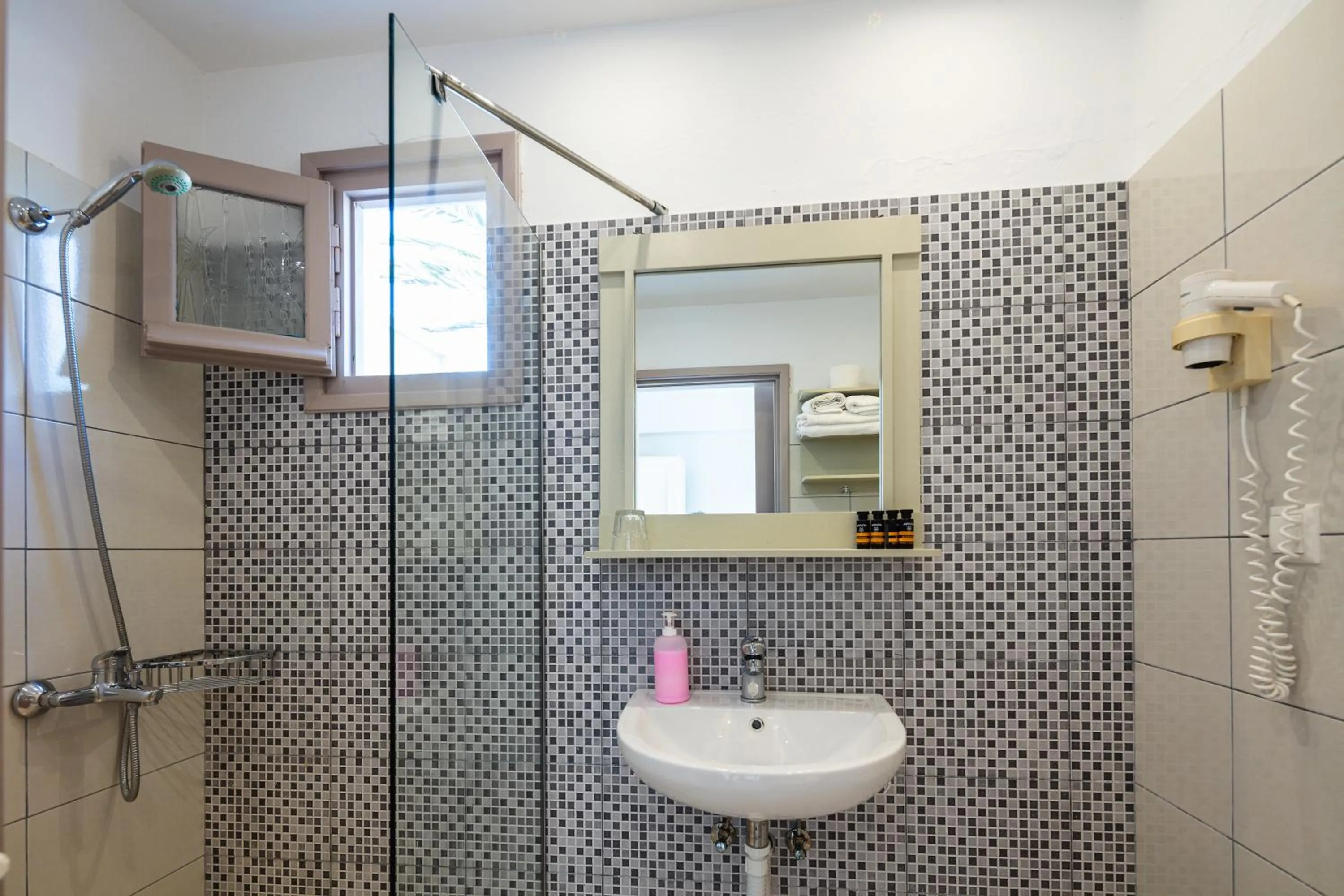 Shower in Kavuras Village Hotel & Suites