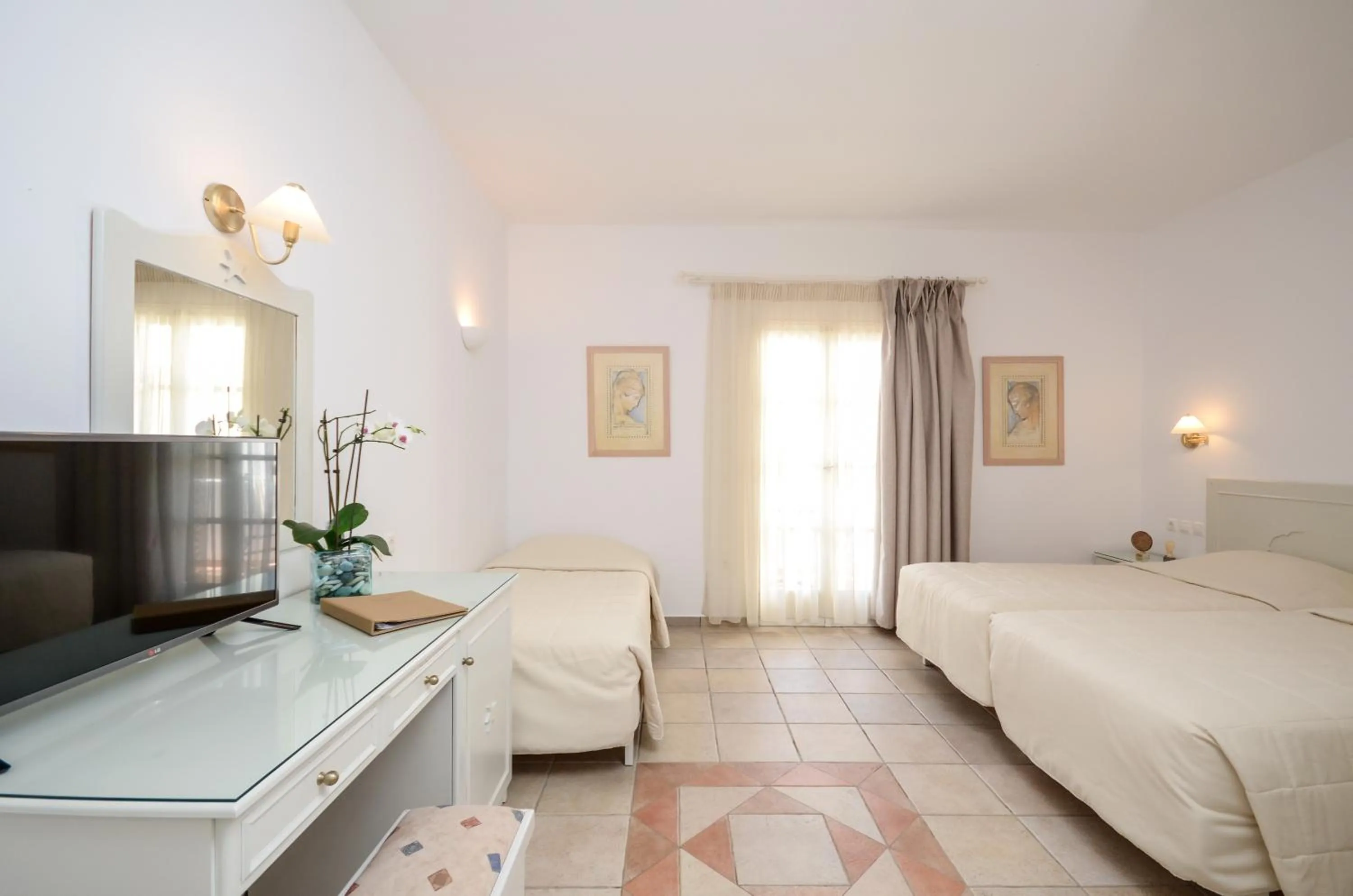 Day, Bed in Astir Of Naxos