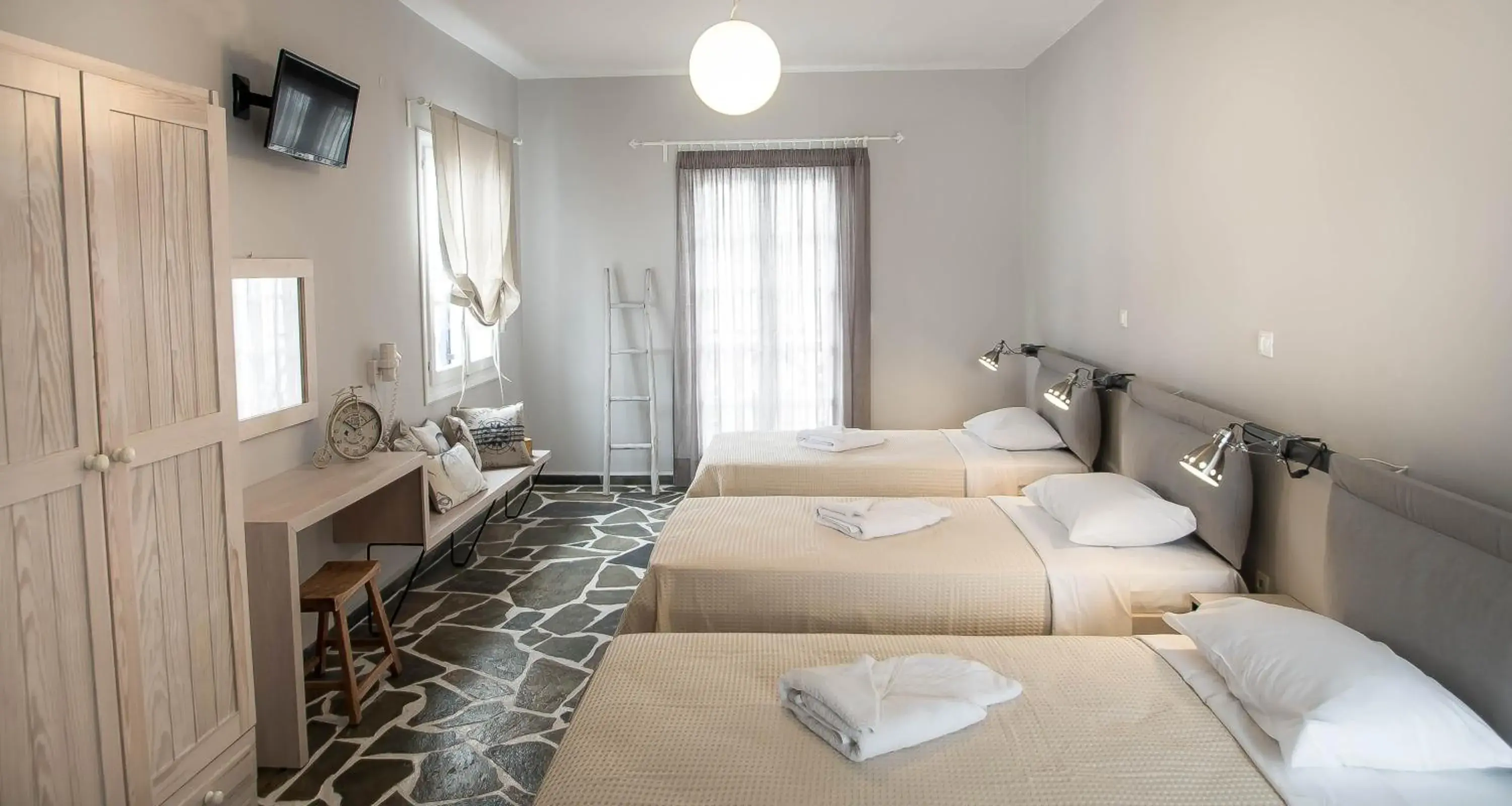 Deluxe Triple Room with Sea View in Remvi Deluxe Triple Room with Sea View in Remvi