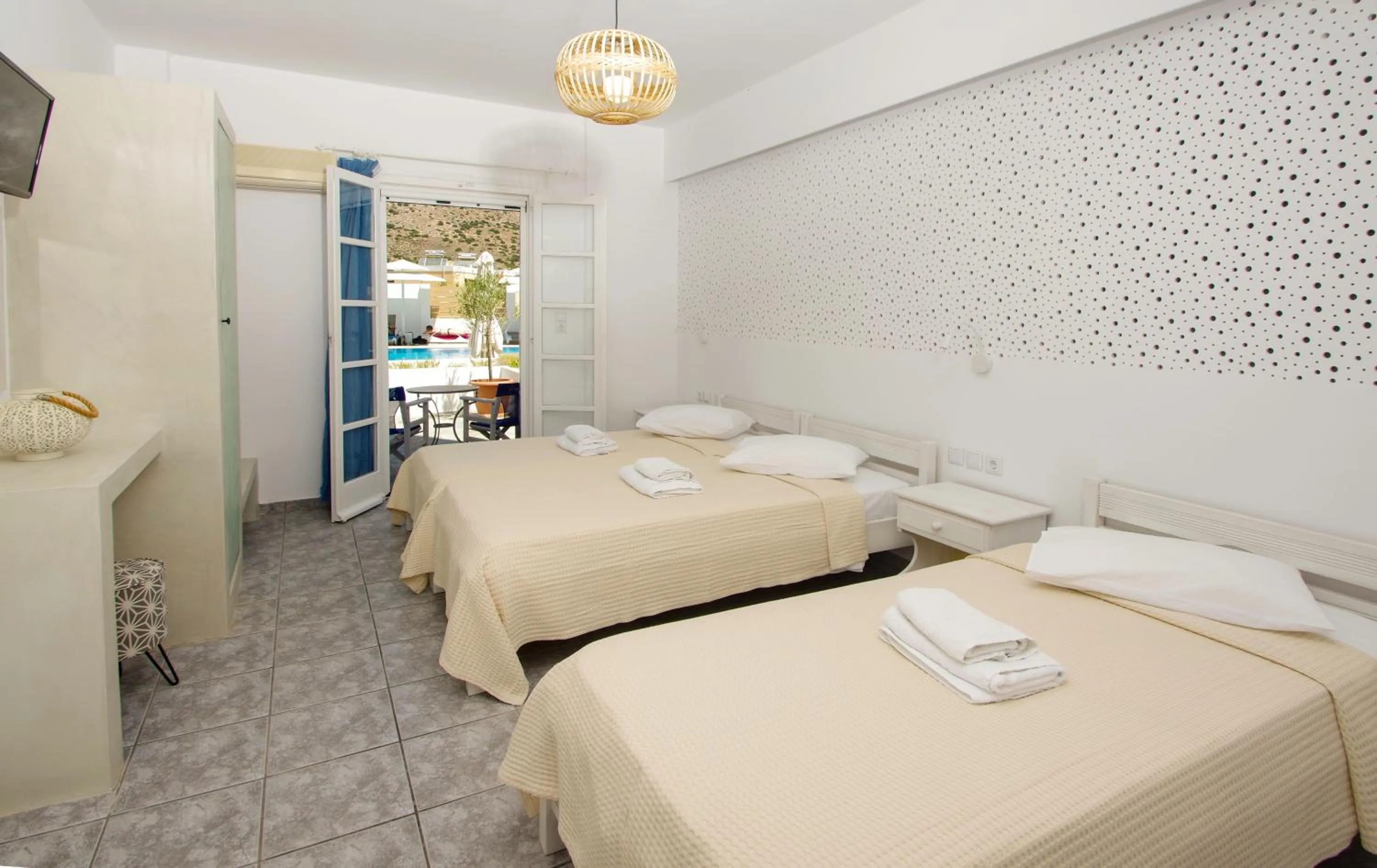 Photo of the whole room in Remvi