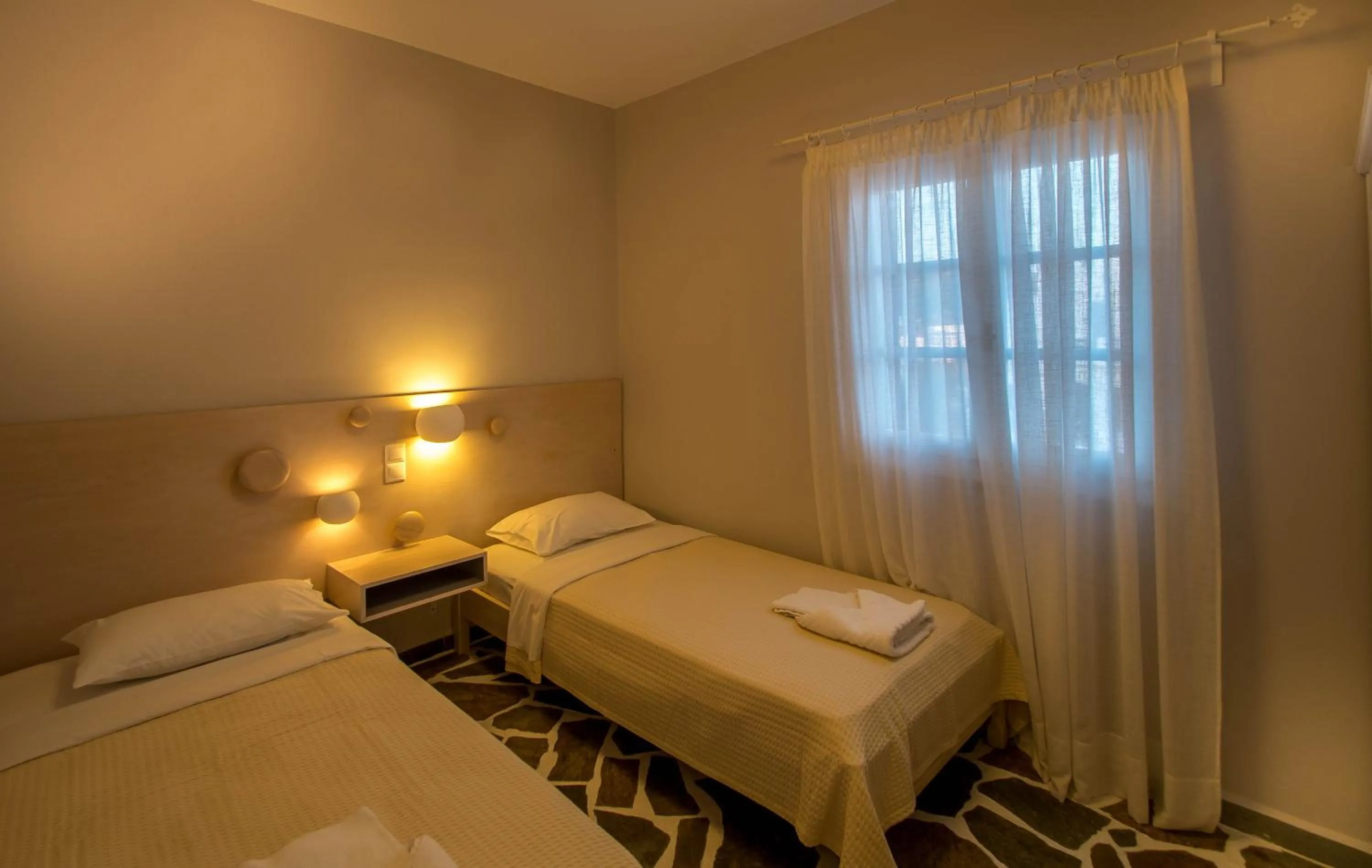 Photo of the whole room in Remvi