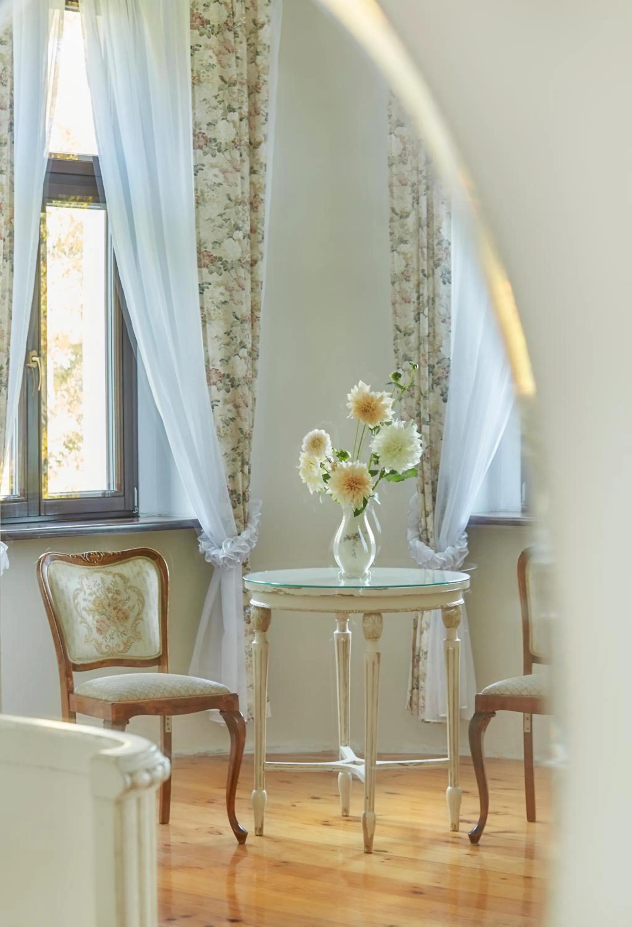 Pałac w Orli - pokoje, restauracja