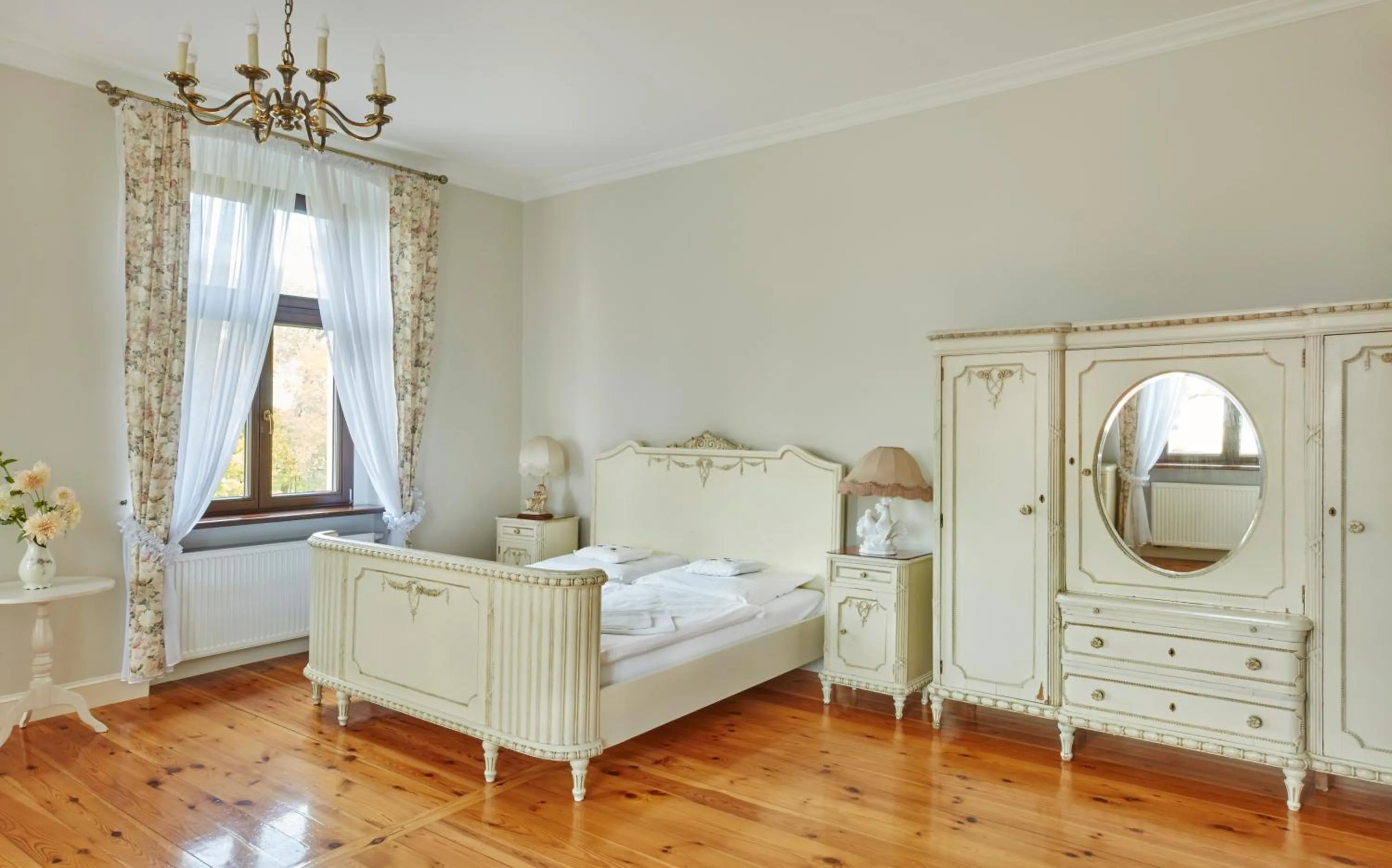 Photo of the whole room, Bed in Pałac w Orli - pokoje, restauracja