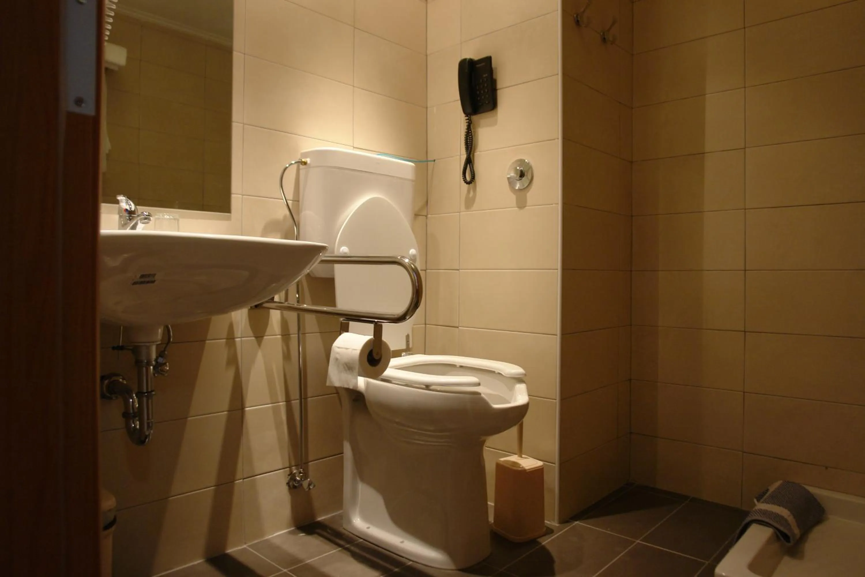 Toilet in Saint Constantine Hotel