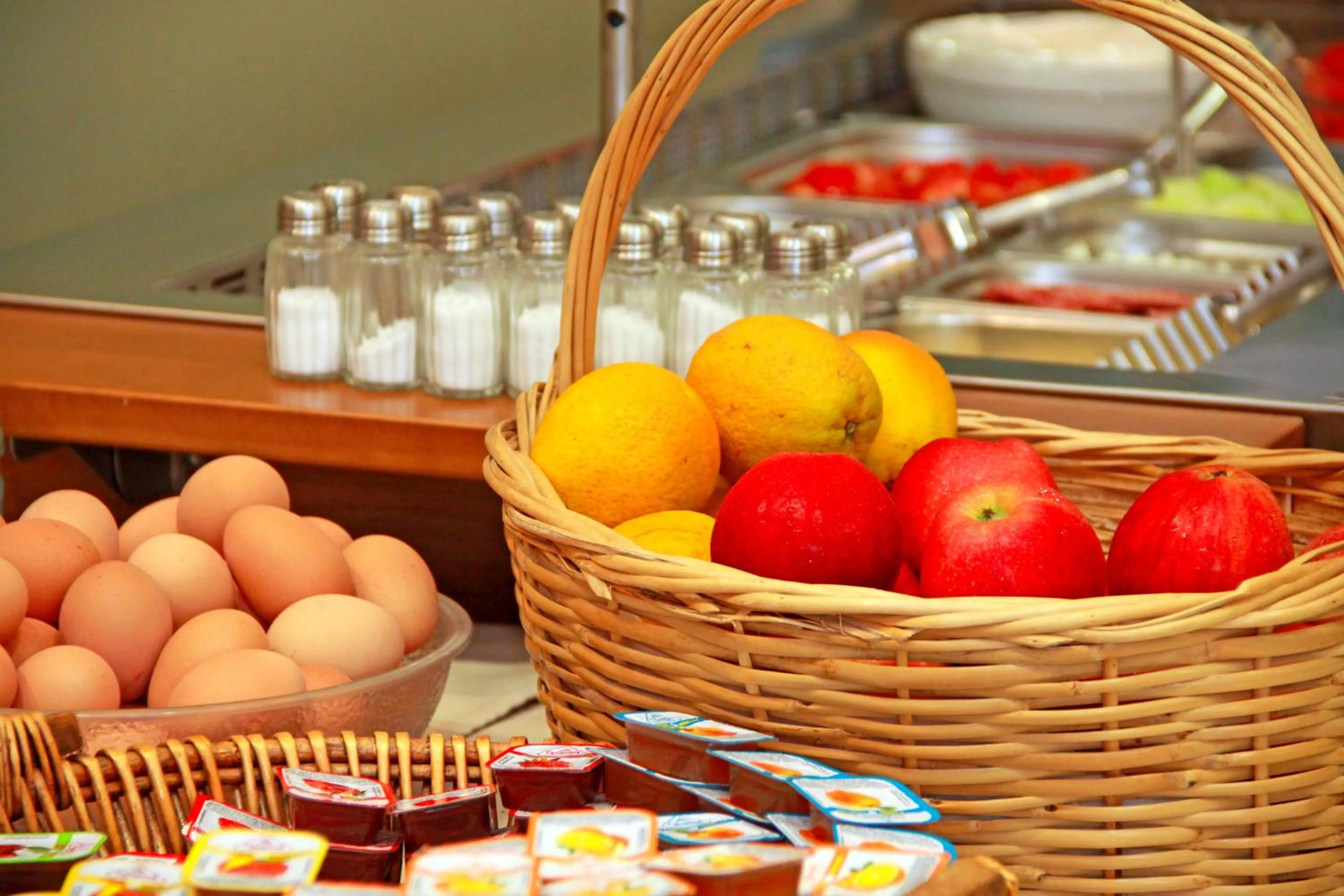 Restaurant/places to eat in Saint Constantine Hotel