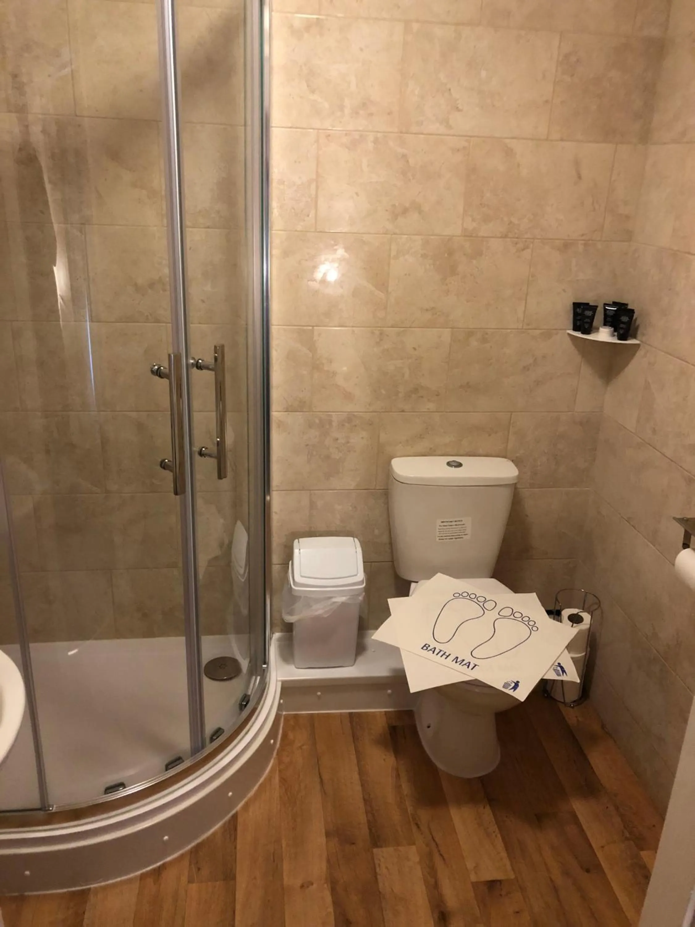 Bathroom in White Horse Tavern