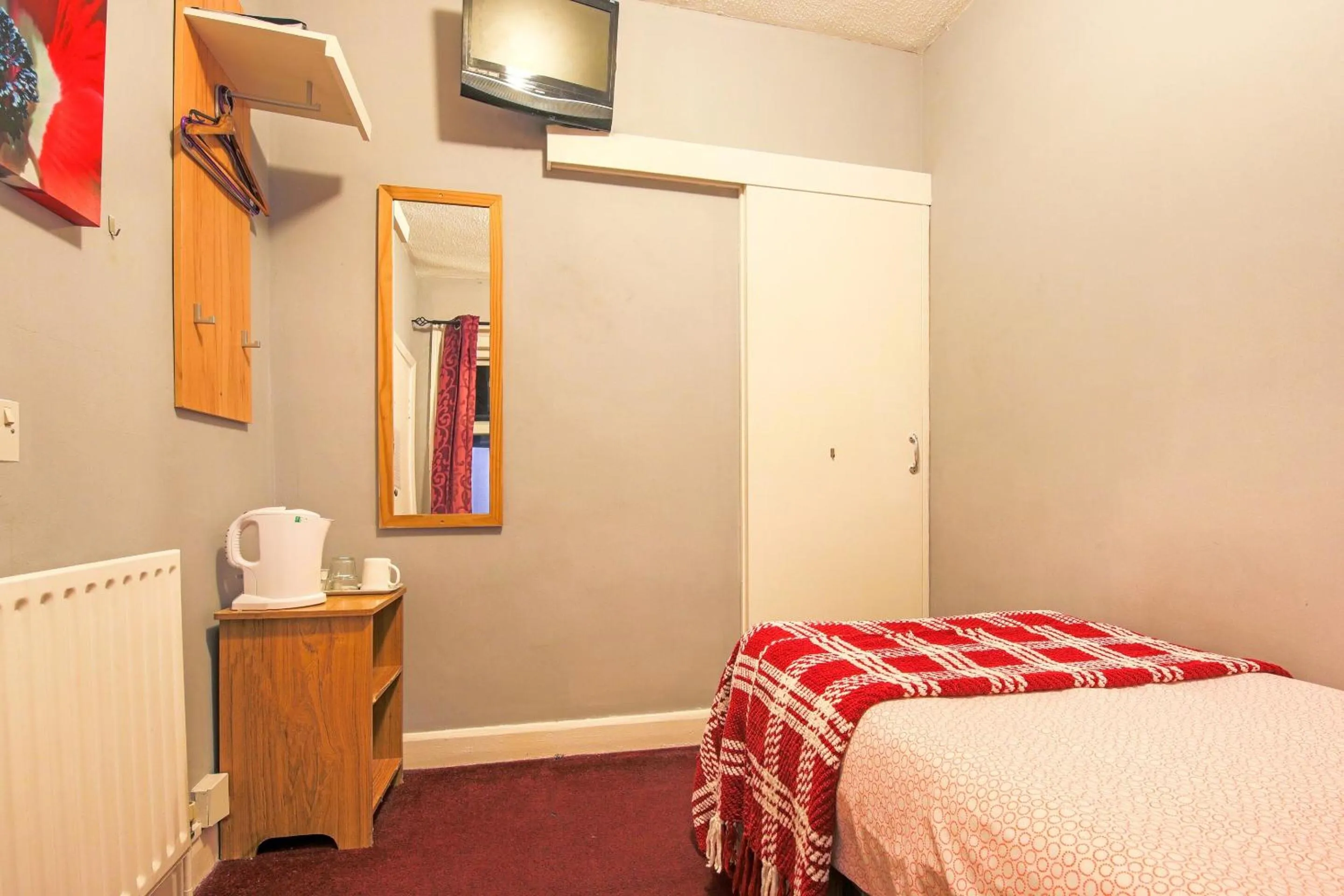 Bedroom, Bed in Hotel Mj Kingsway, Cleethorpes Seafront