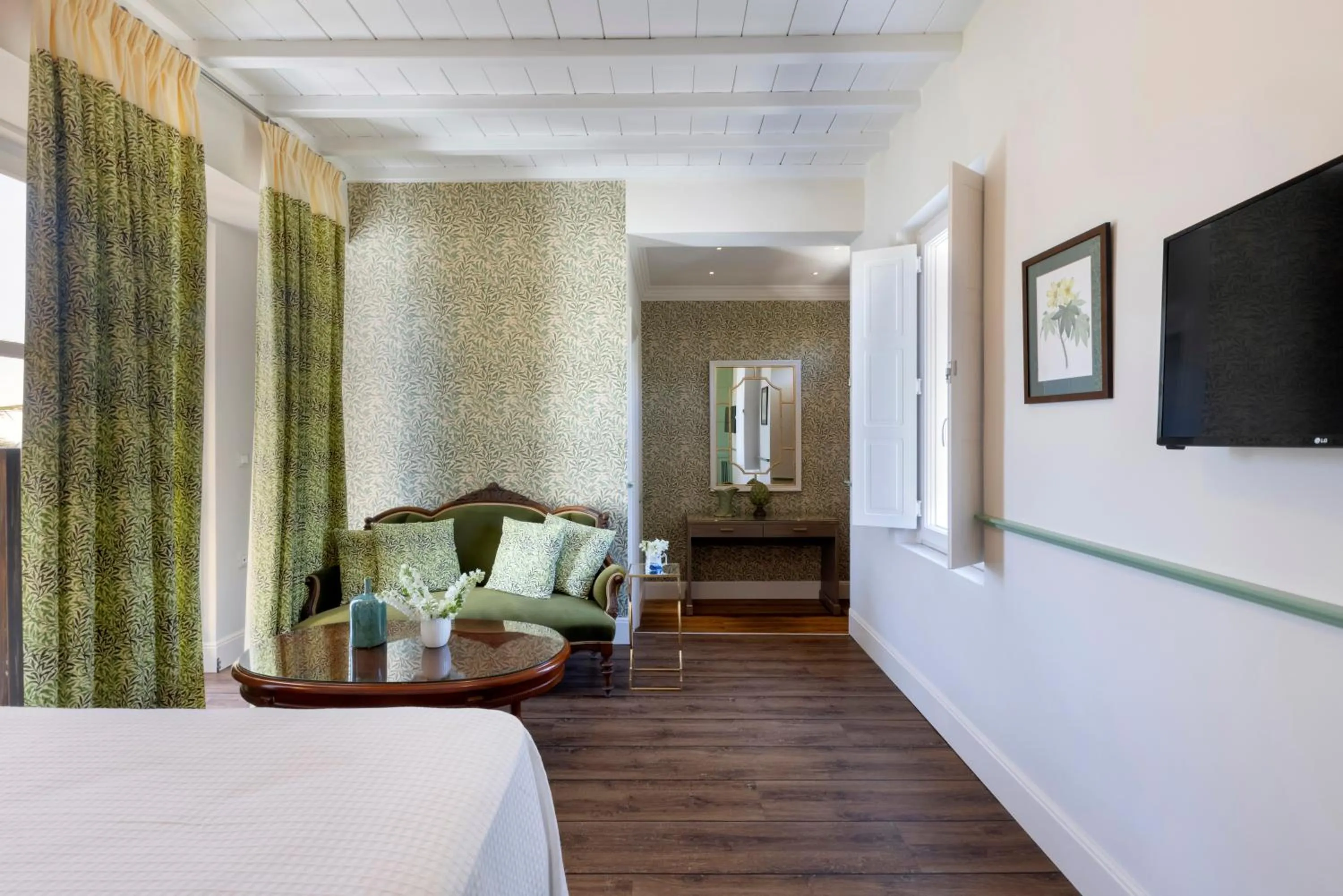 Bedroom, Bed in Dorion Hotel