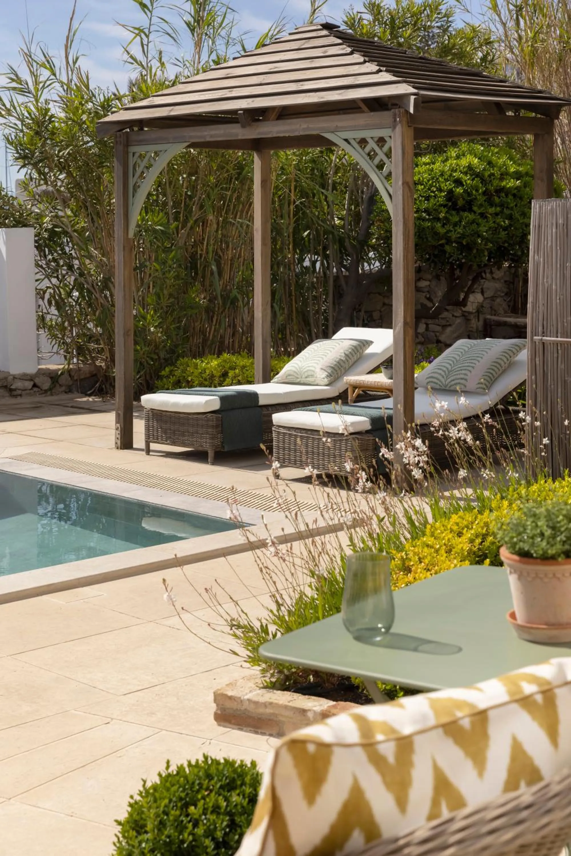 Swimming pool in Dorion Hotel