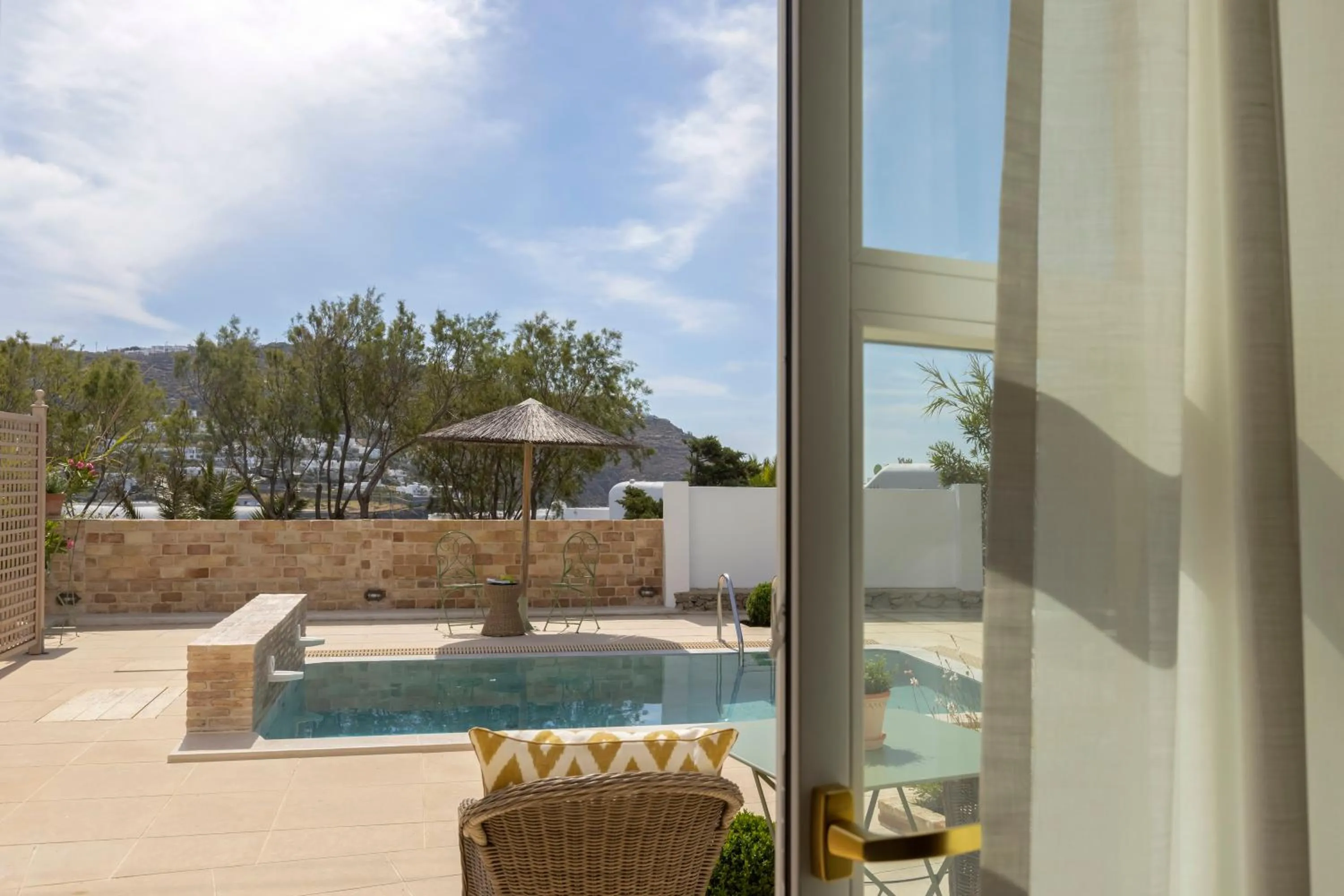 Swimming pool in Dorion Hotel