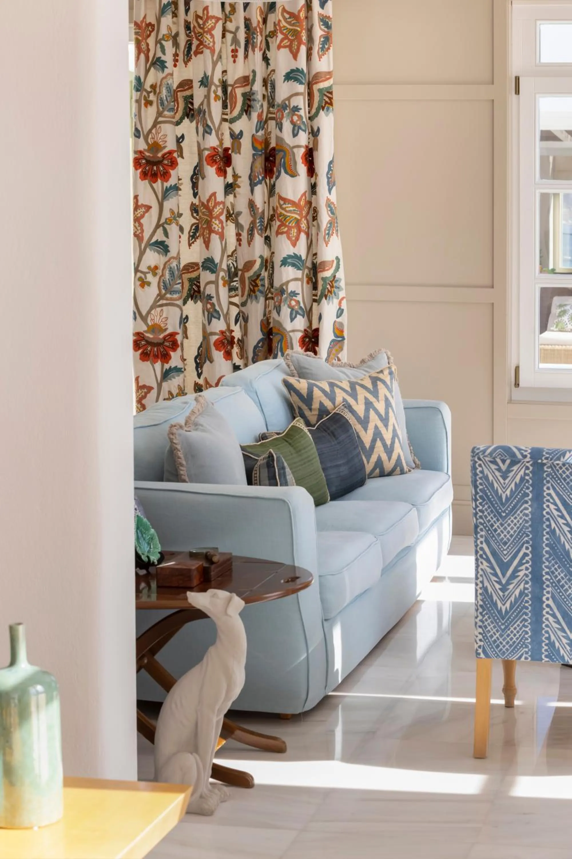 Living room in Dorion Hotel