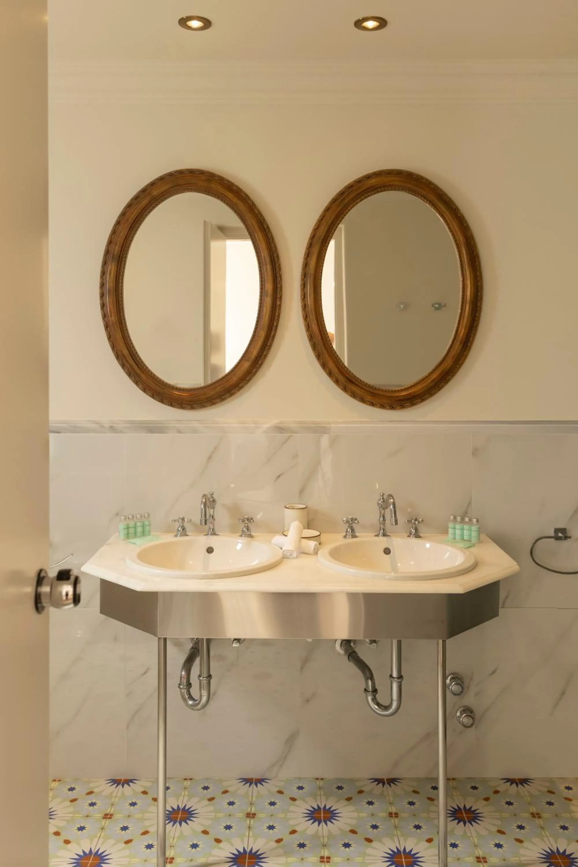 Bathroom in Dorion Hotel