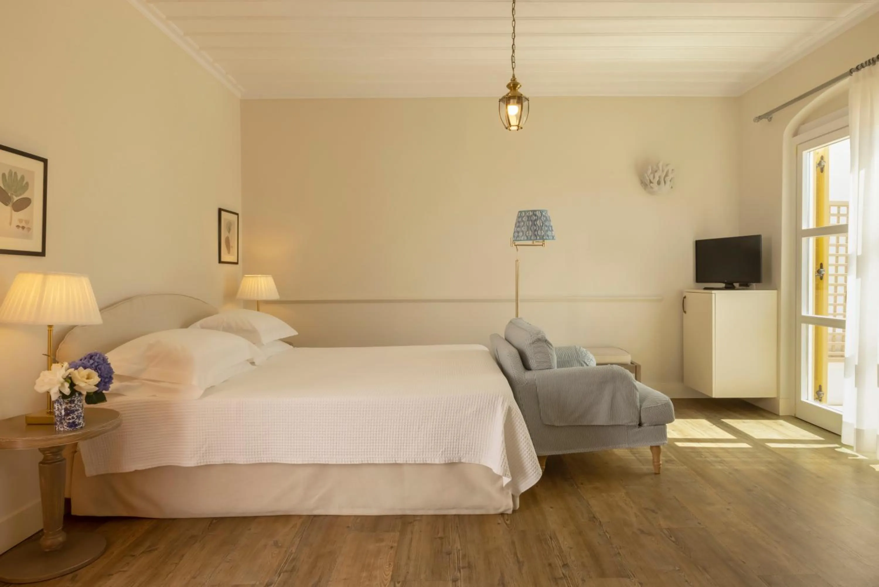 Bedroom, Bed in Dorion Hotel