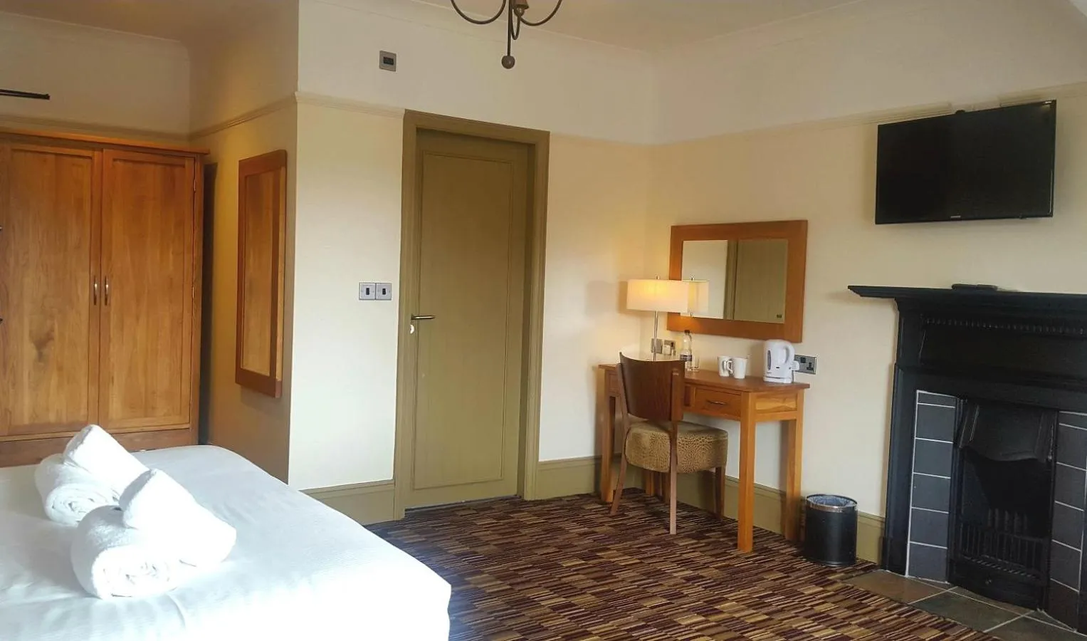 Bedroom, Bed in The Dolphin Hotel