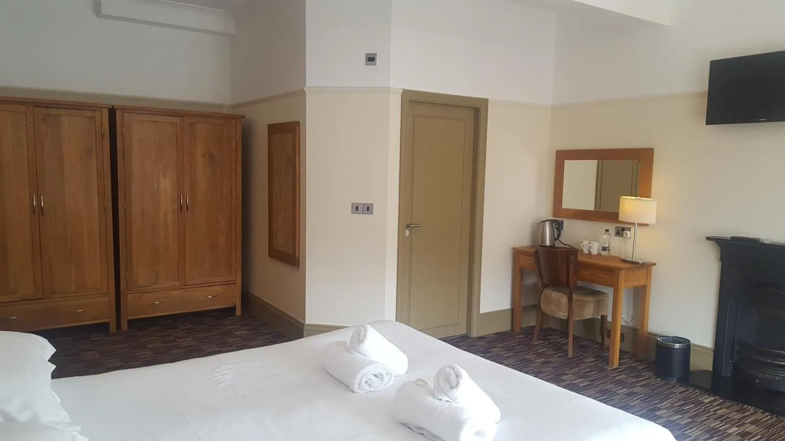 Bedroom, Bed in The Dolphin Hotel