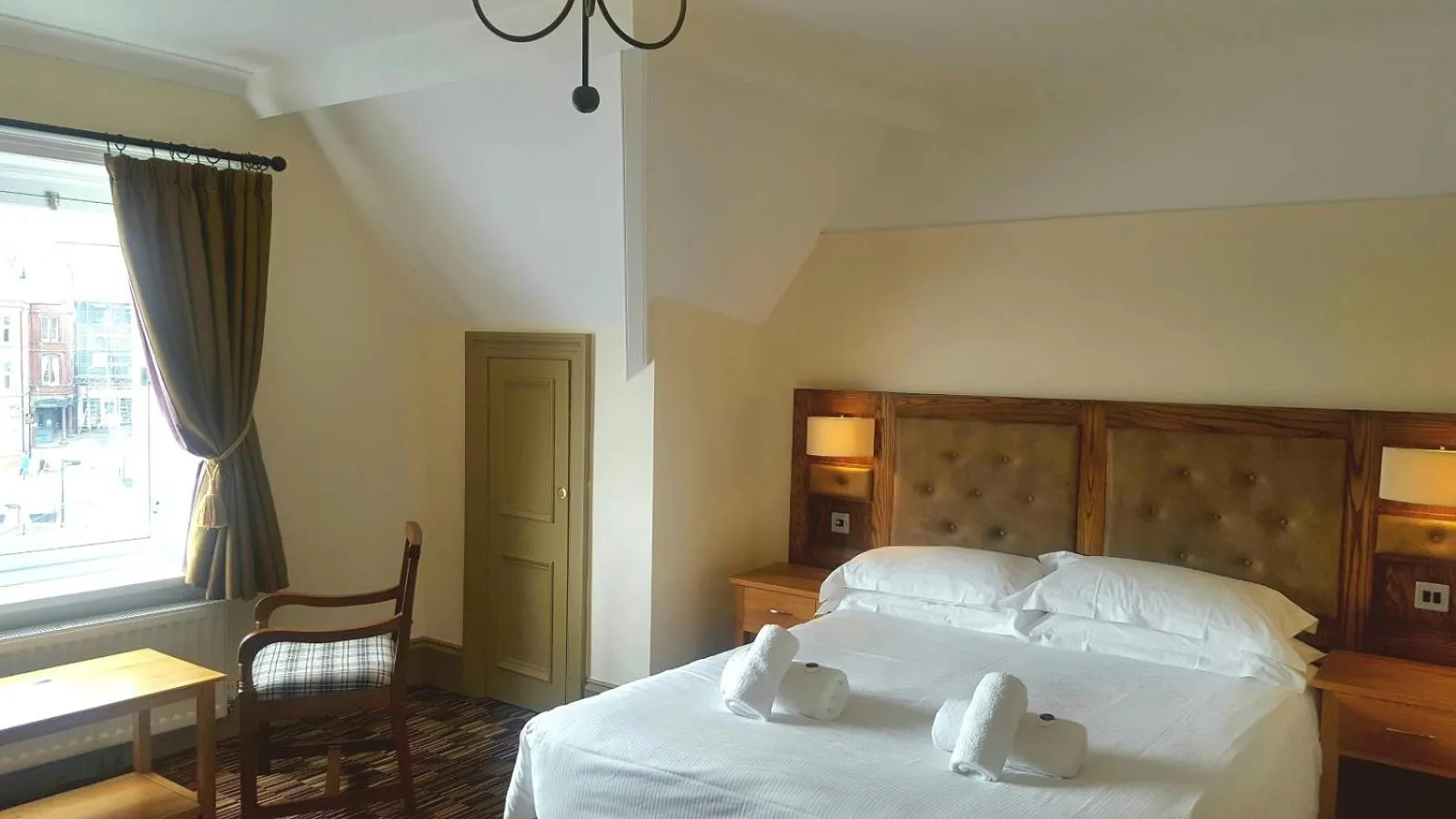 Bedroom, Bed in The Dolphin Hotel