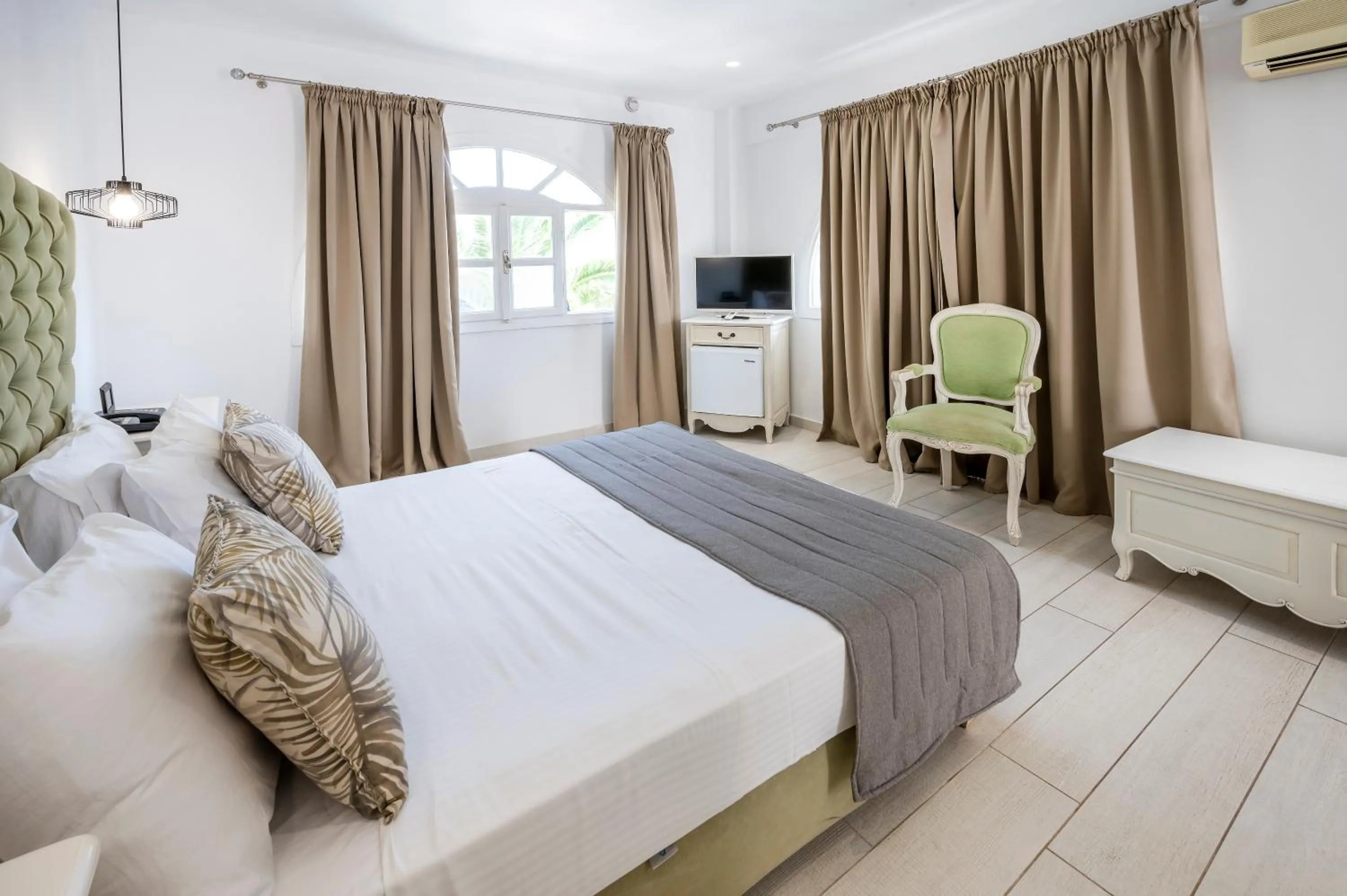 Bedroom, Bed in Smy Mediterranean White Santorini