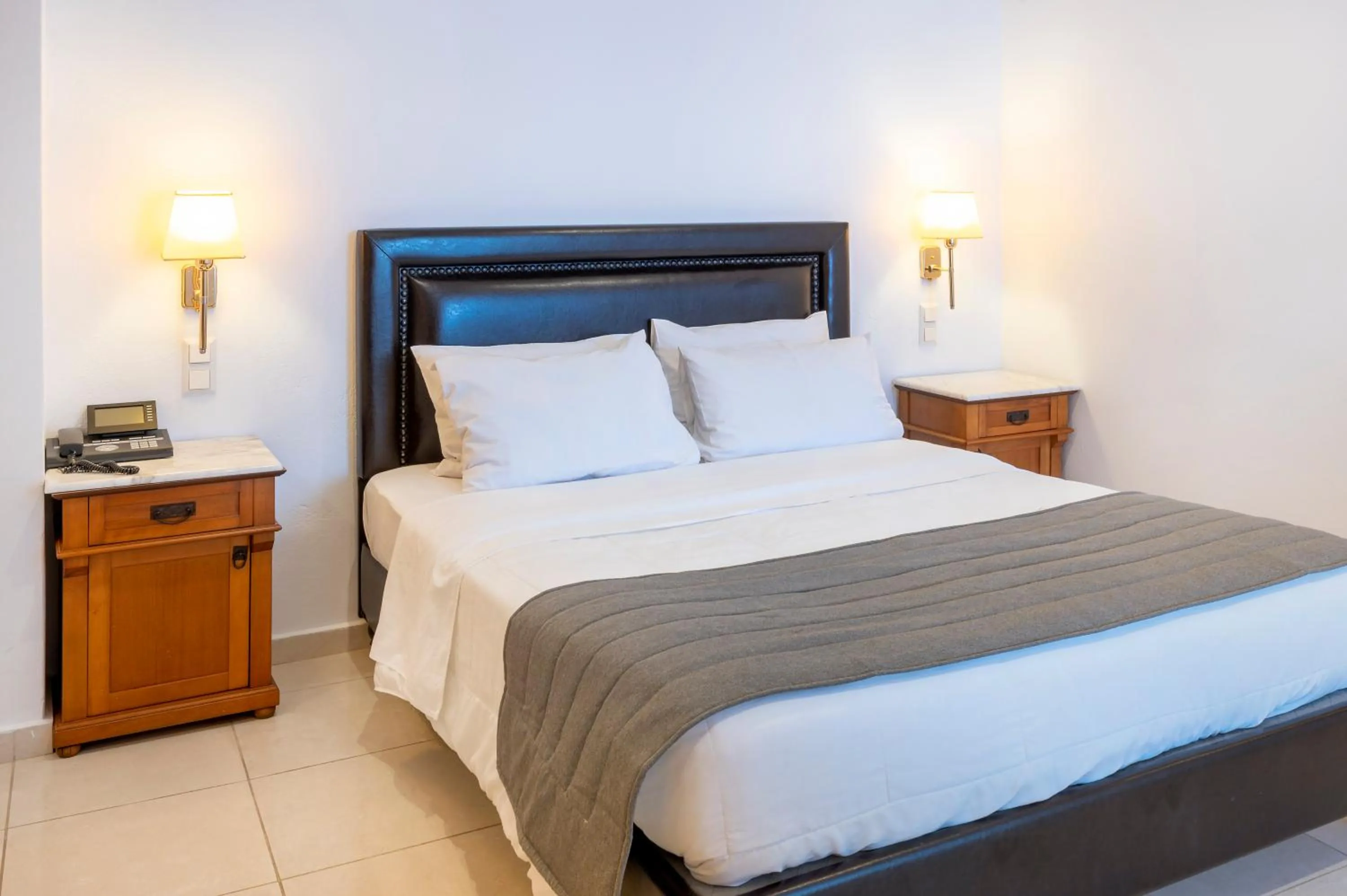 Bed in Smy Mediterranean White Santorini