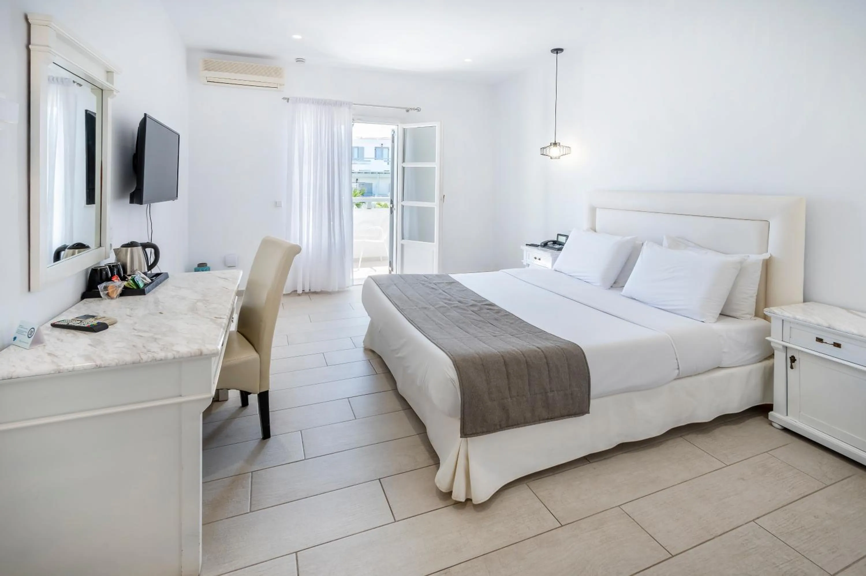 Bedroom, Bed in Smy Mediterranean White Santorini