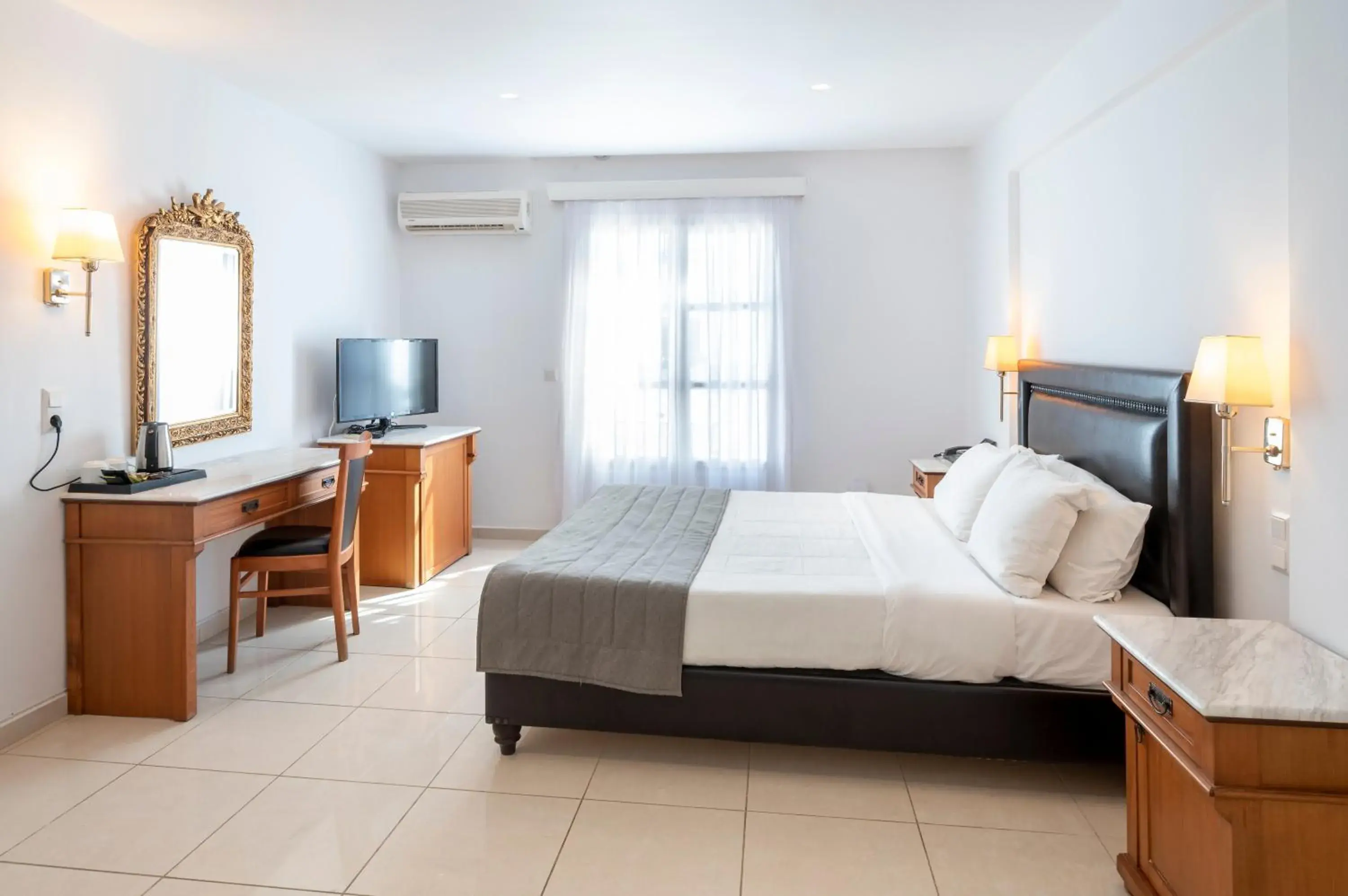 Room with sharing pool in Smy Mediterranean White Santorini Room with sharing pool in Smy Mediterranean White Santorini