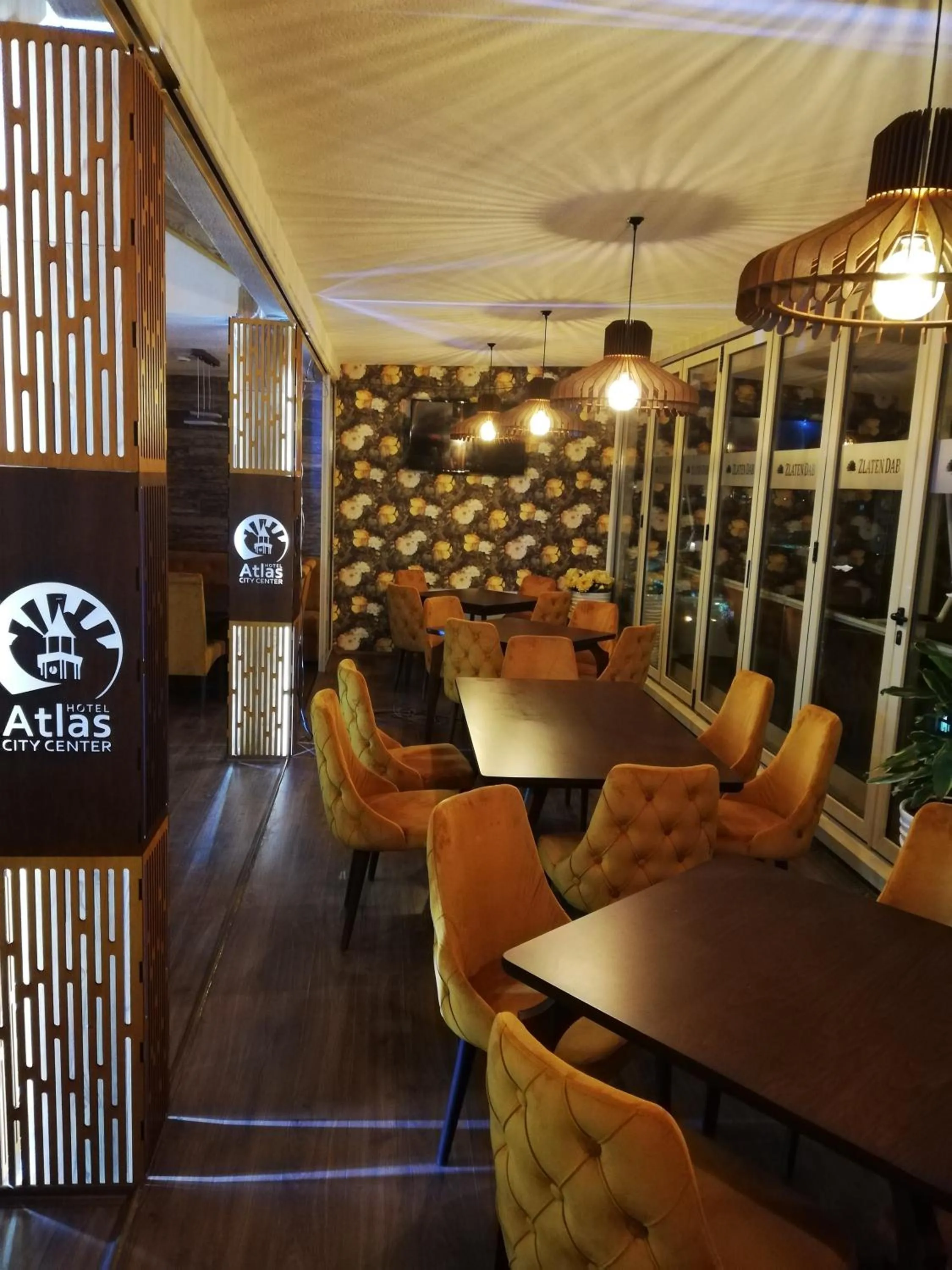 Restaurant/places to eat in Atlas City Center Hotel