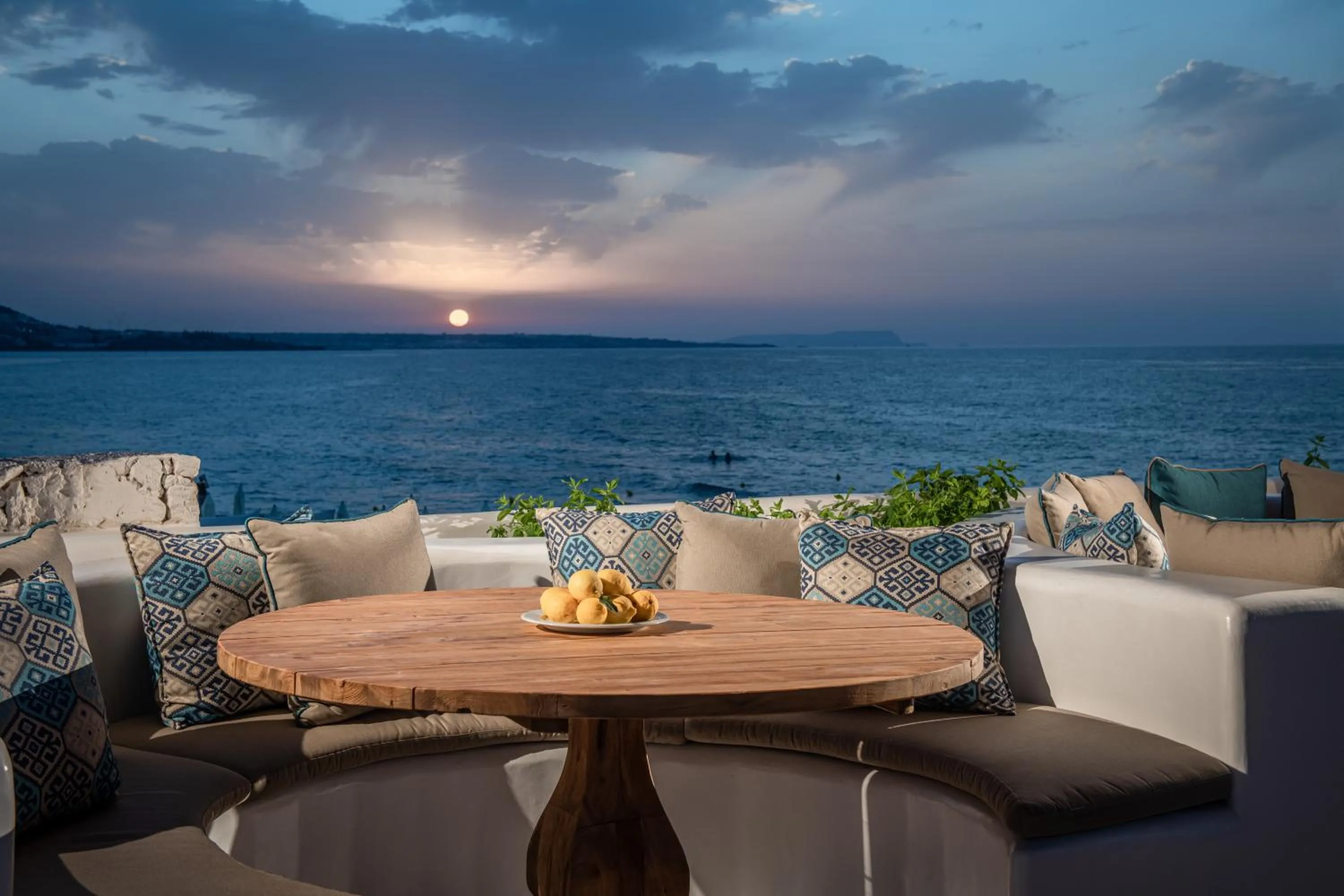 Restaurant/places to eat in Parthenis Beach, Suites by the Sea