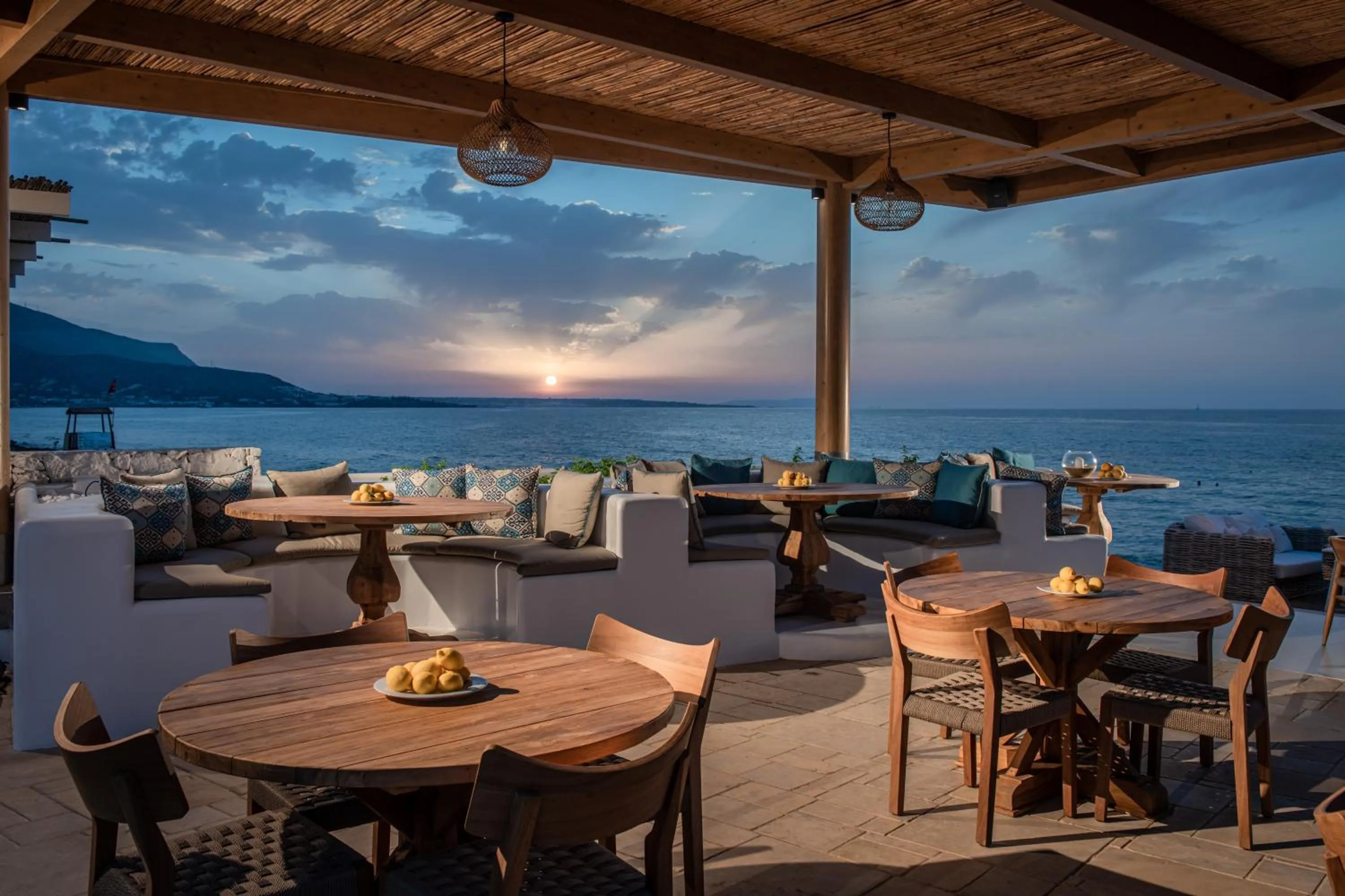 Restaurant/places to eat in Parthenis Beach, Suites by the Sea