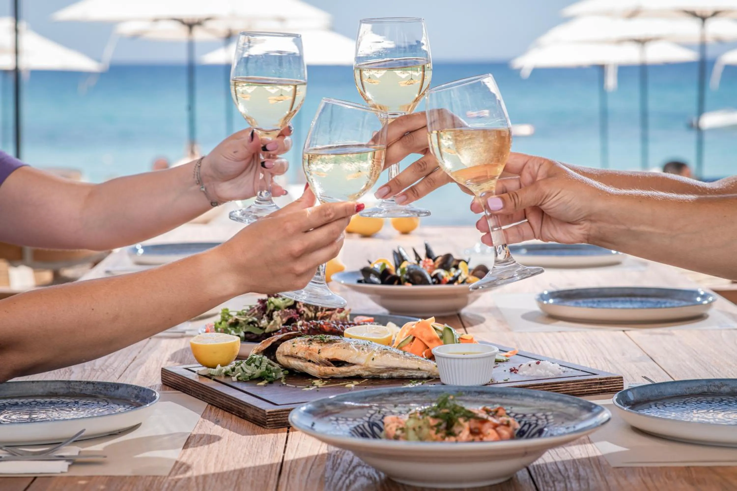 Restaurant/places to eat in Parthenis Beach, Suites by the Sea