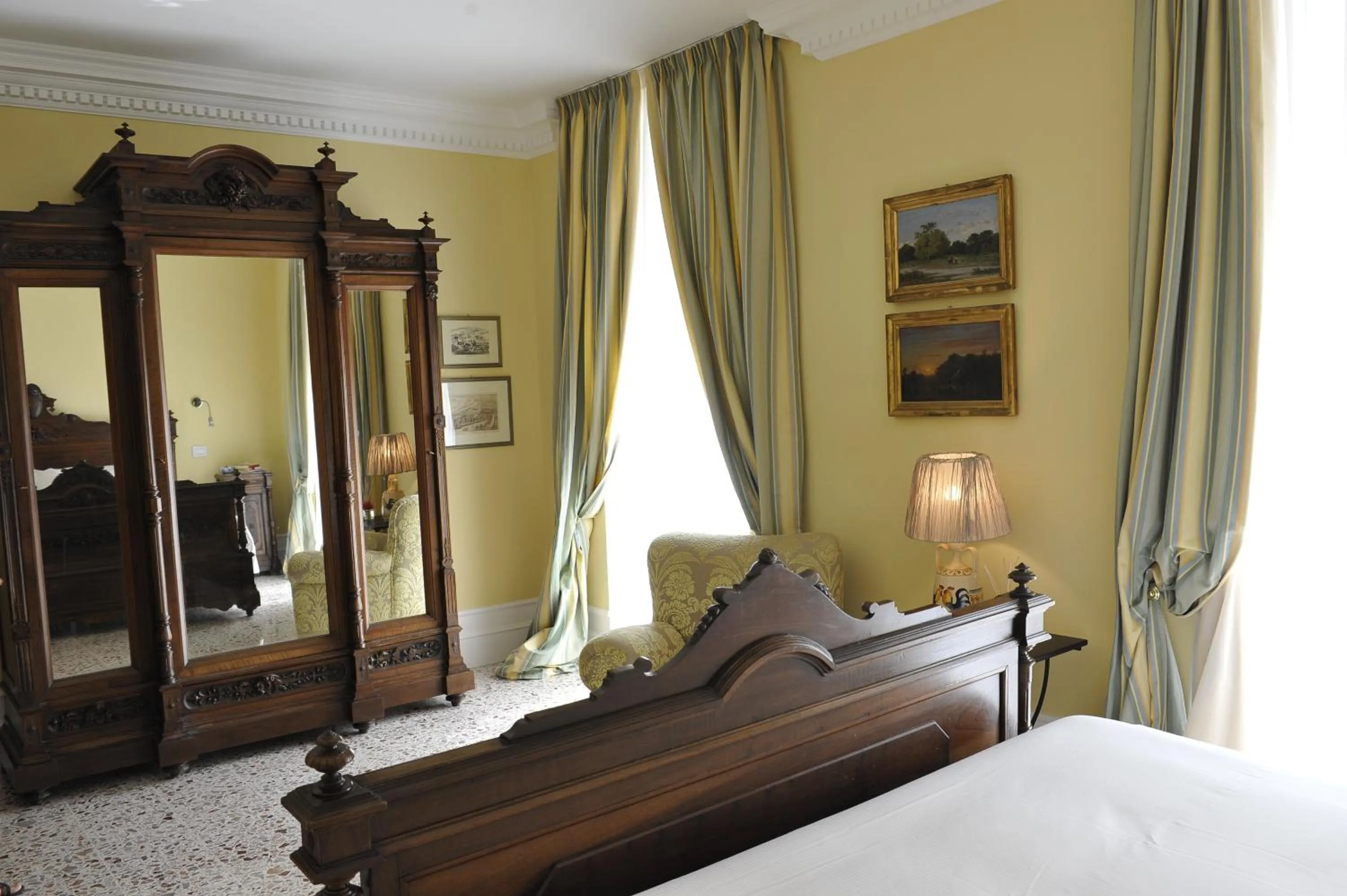 Photo of the whole room in Palazzo del Senatore