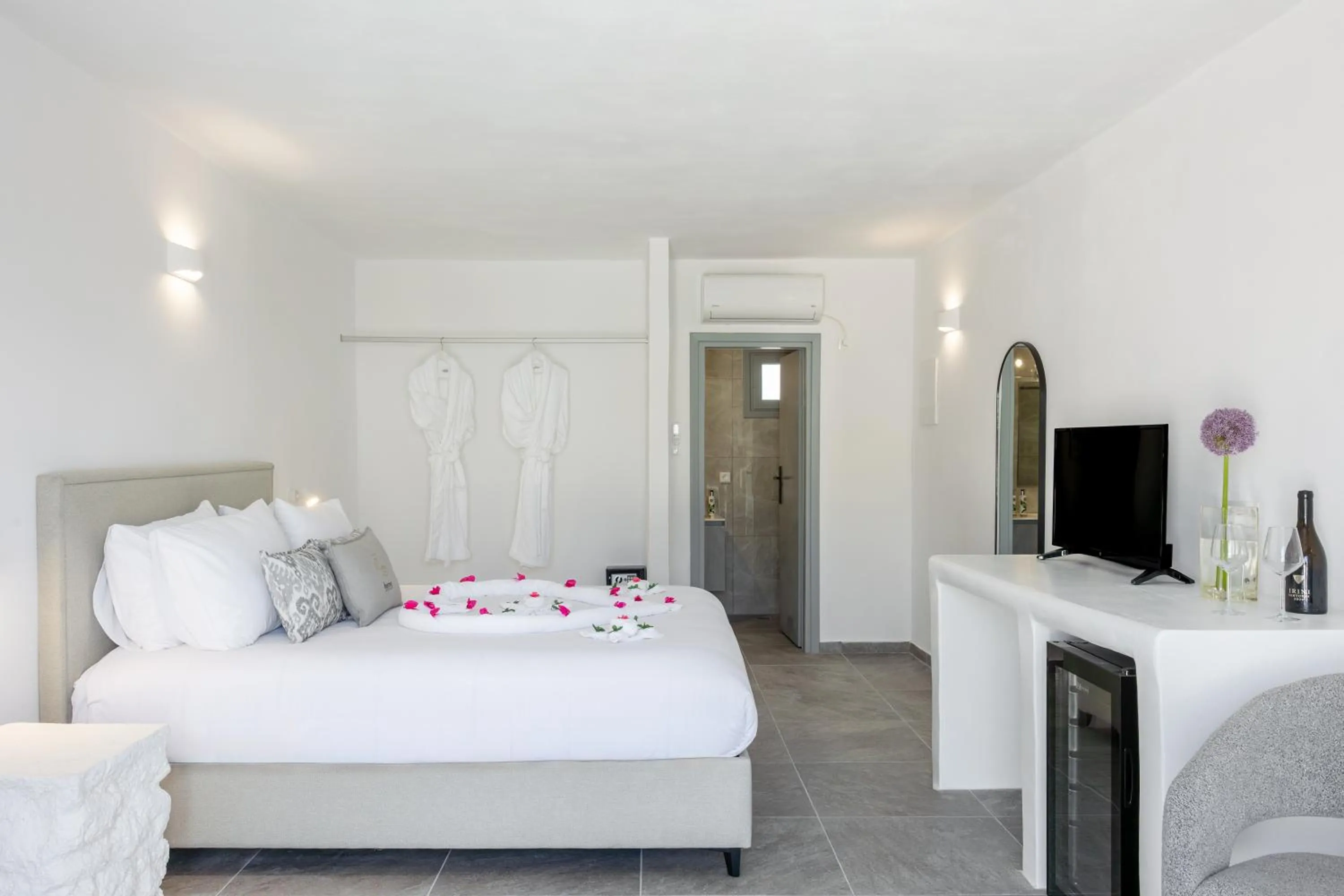 Bedroom, Bed in Thermes Luxury Villas And Spa