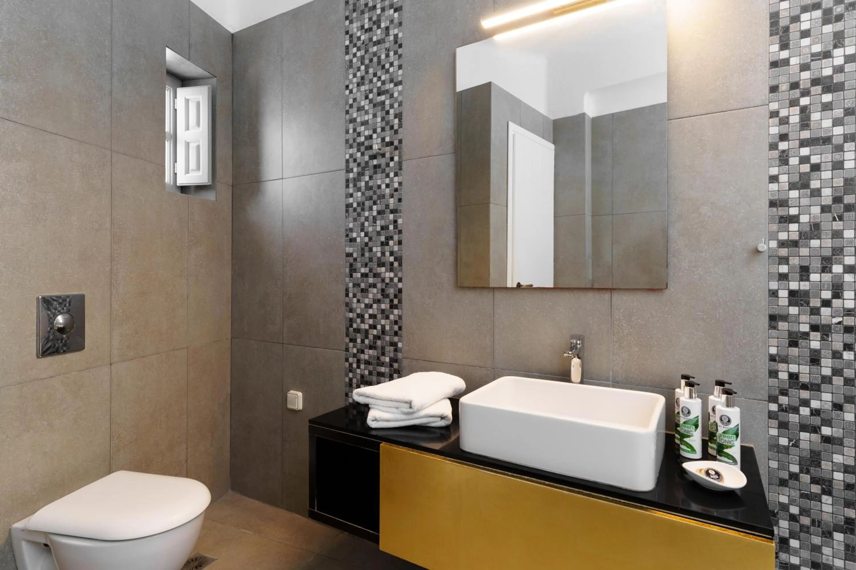 Bathroom in Thermes Luxury Villas And Spa
