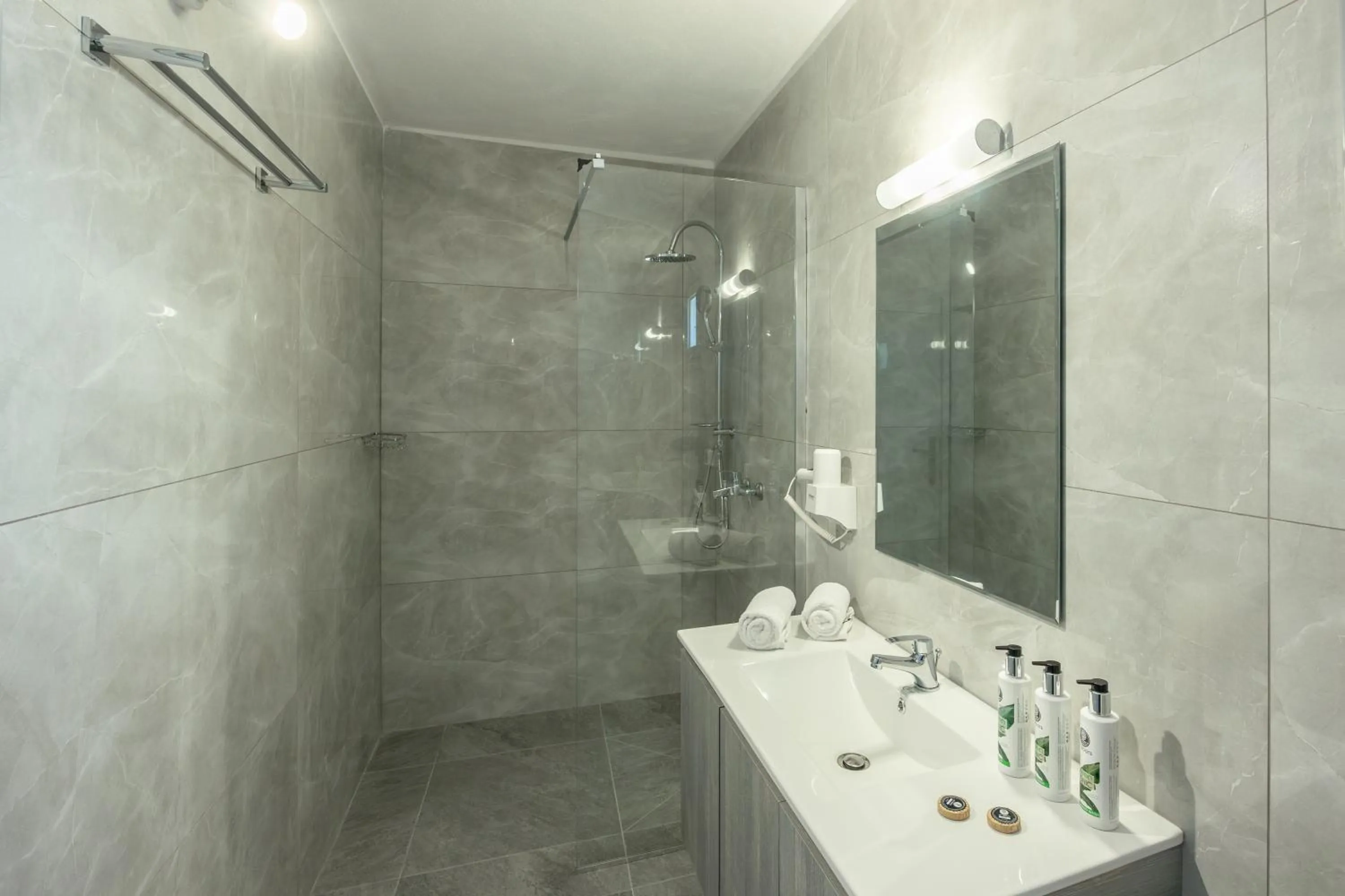 Bathroom in Thermes Luxury Villas And Spa