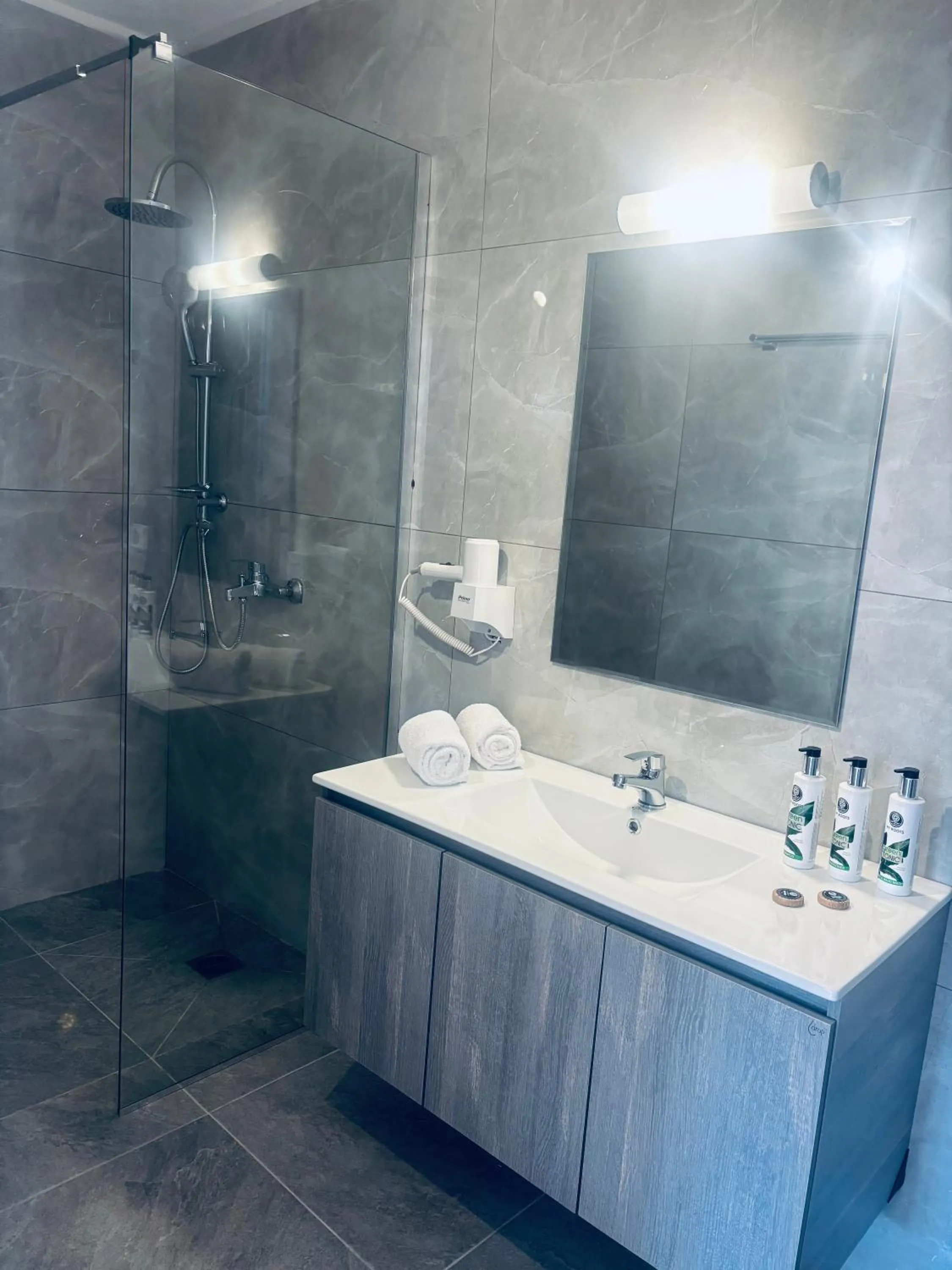 Bathroom in Thermes Luxury Villas And Spa