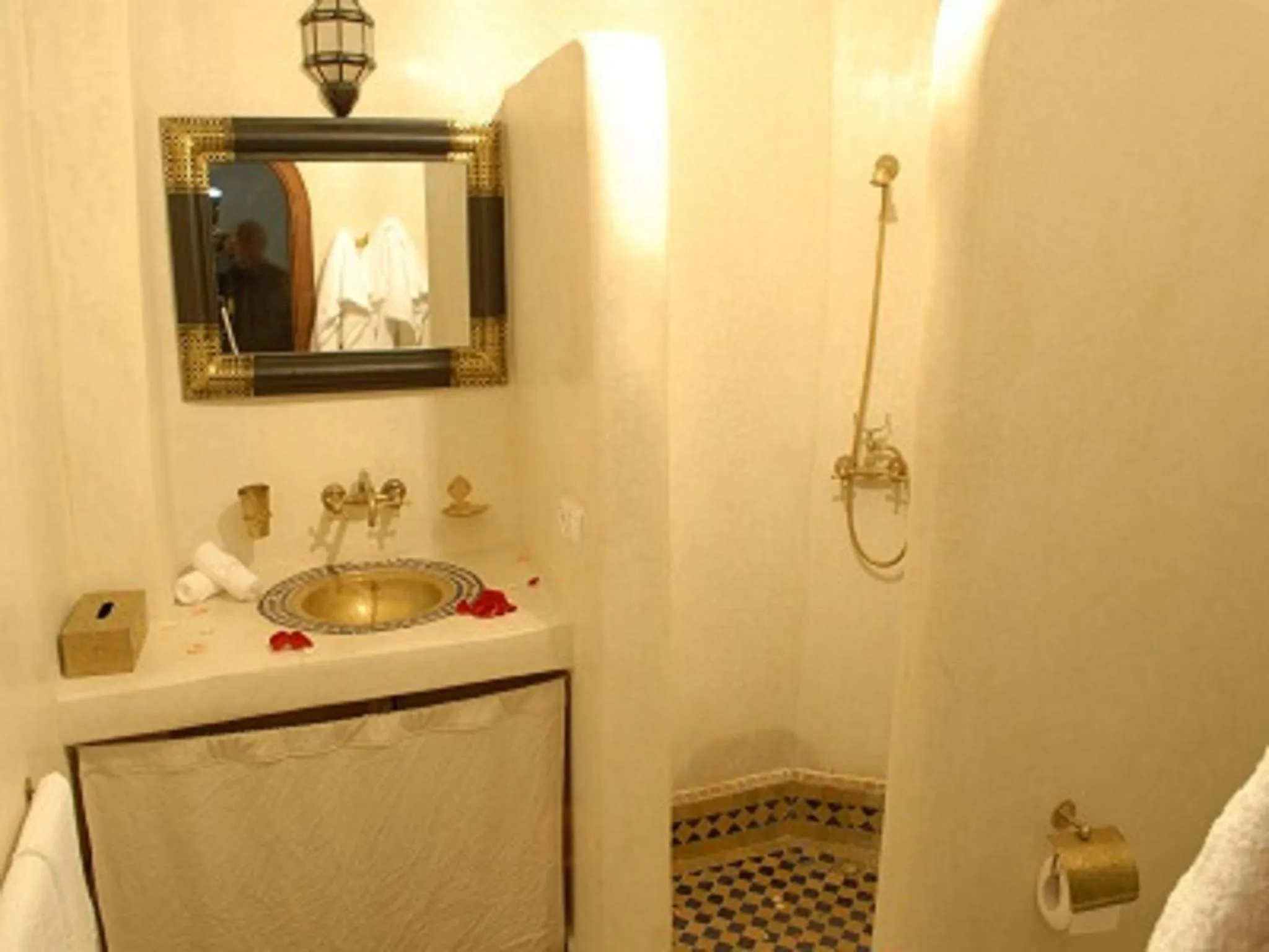 Shower in Riad Chams Marrakech