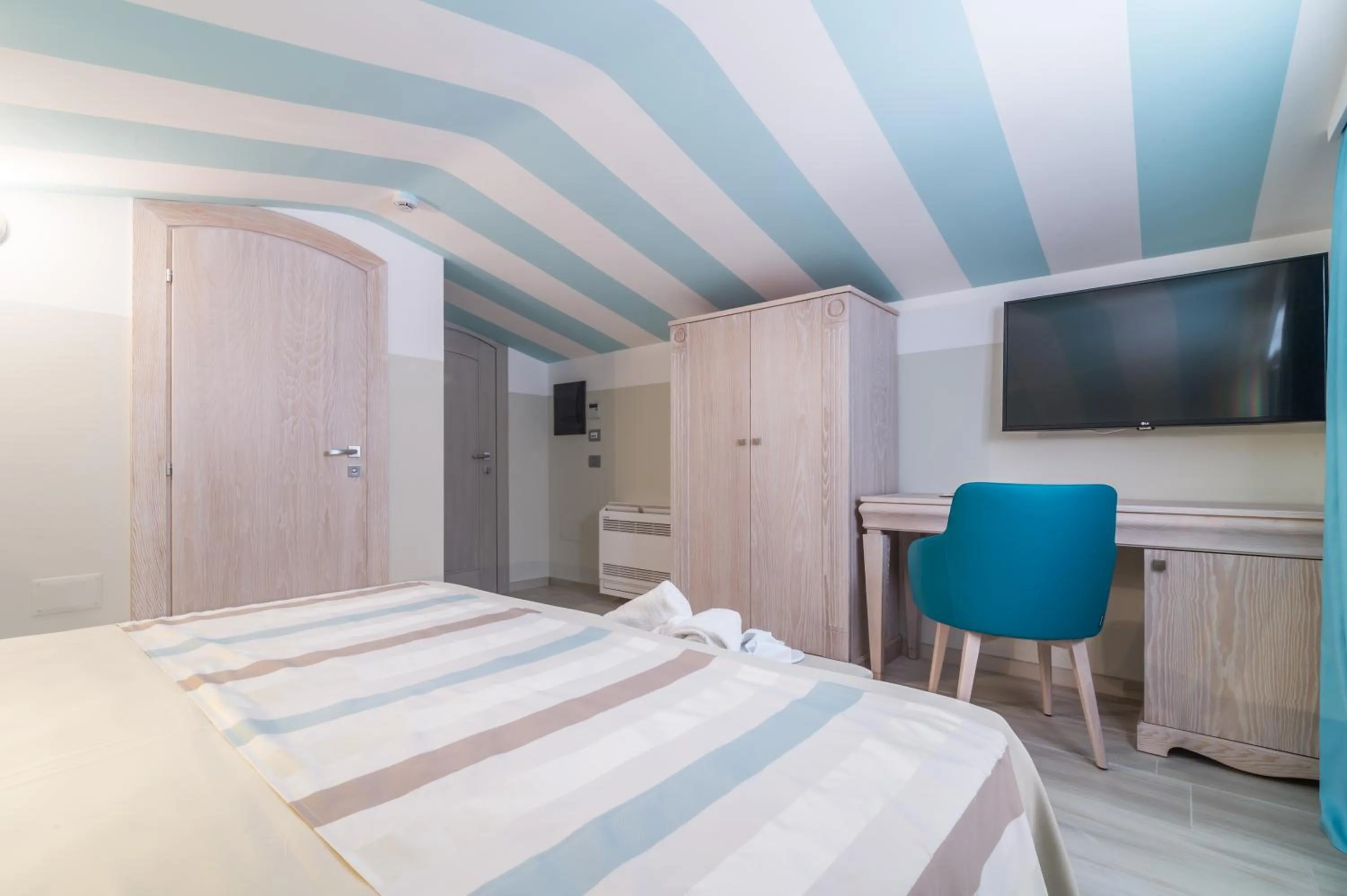 Photo of the whole room, Bed in L'Ambasciata Hotel de Charme